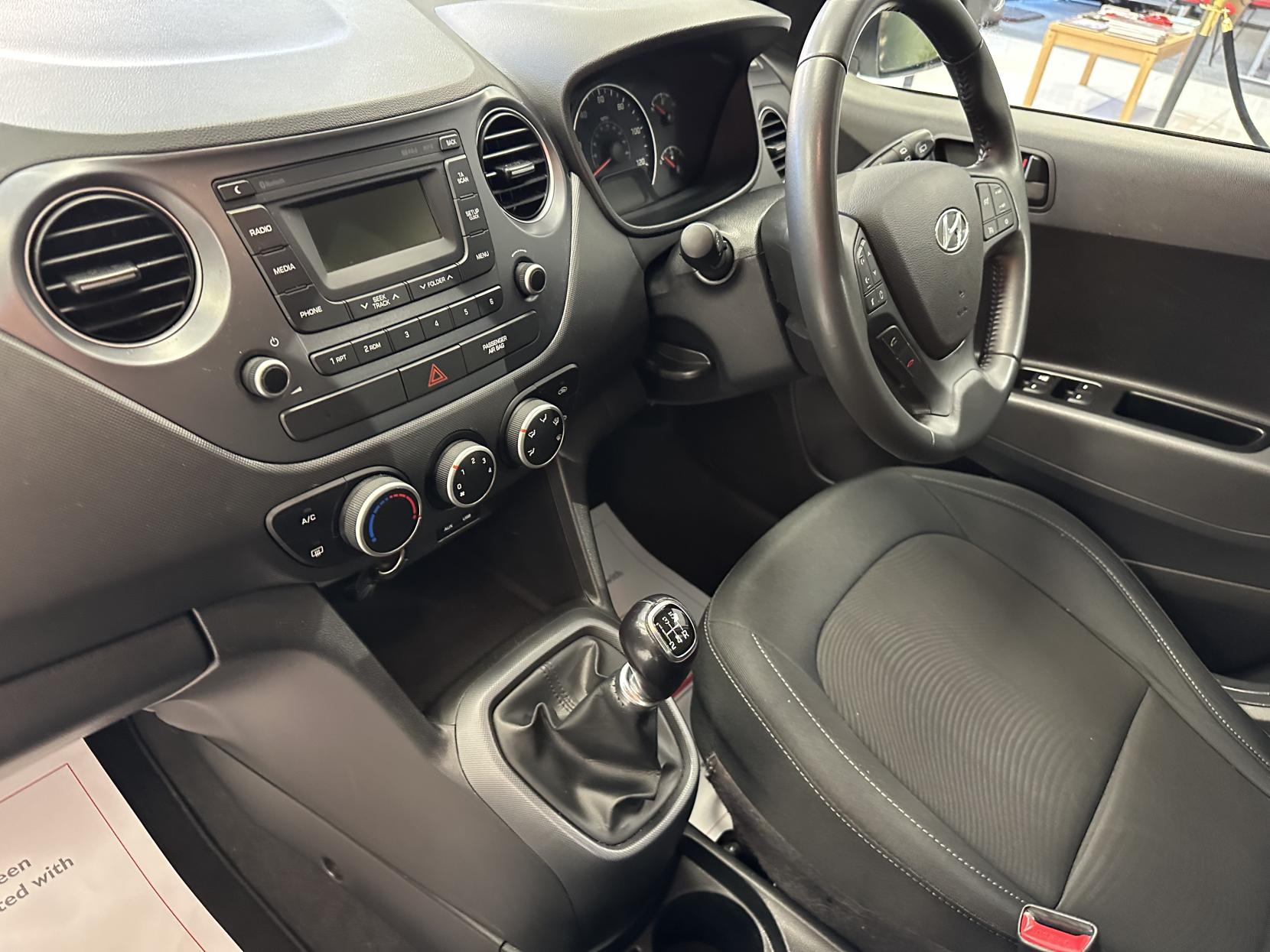 Hyundai i10 1.0 SE Hatchback 5dr Petrol Manual Euro 6 (67 ps)