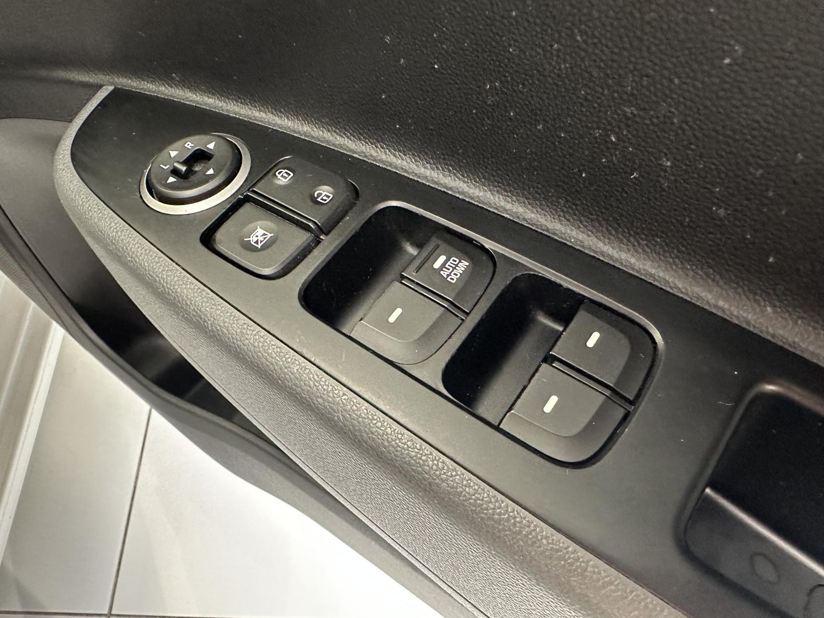 Hyundai i10 1.0 SE Hatchback 5dr Petrol Manual Euro 6 (67 ps)