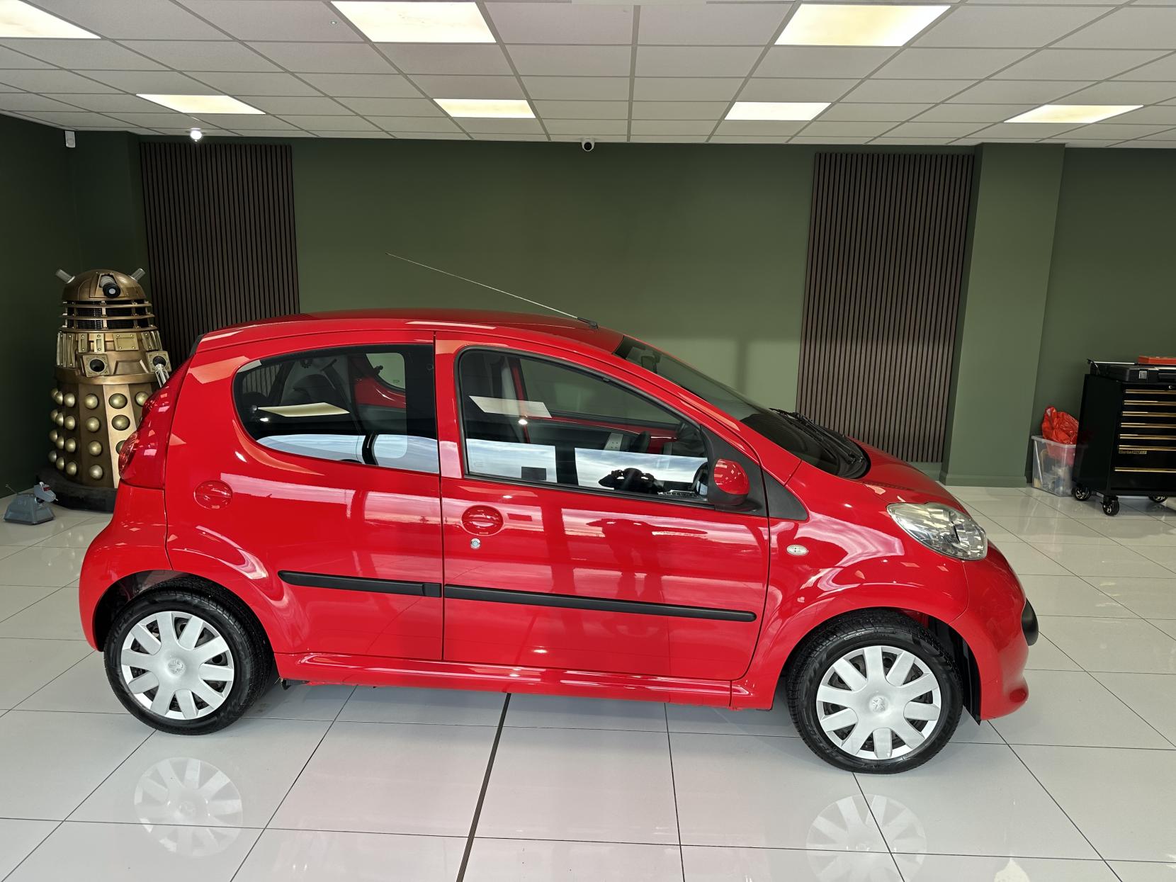 Peugeot 107 1.0 12V Urban Hatchback 5dr Petrol Manual Euro 4 (68 ps)