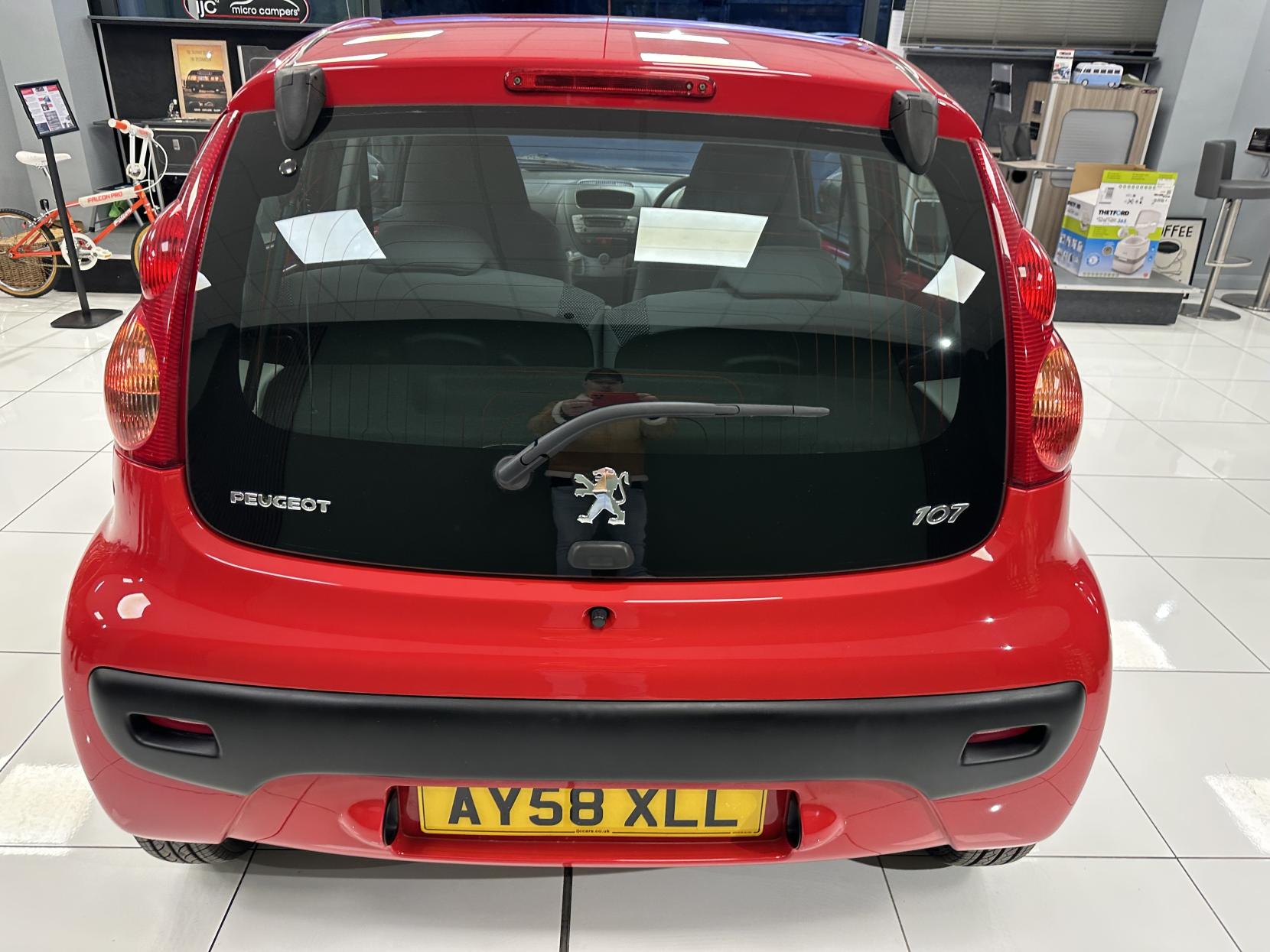 Peugeot 107 1.0 12V Urban Hatchback 5dr Petrol Manual Euro 4 (68 ps)