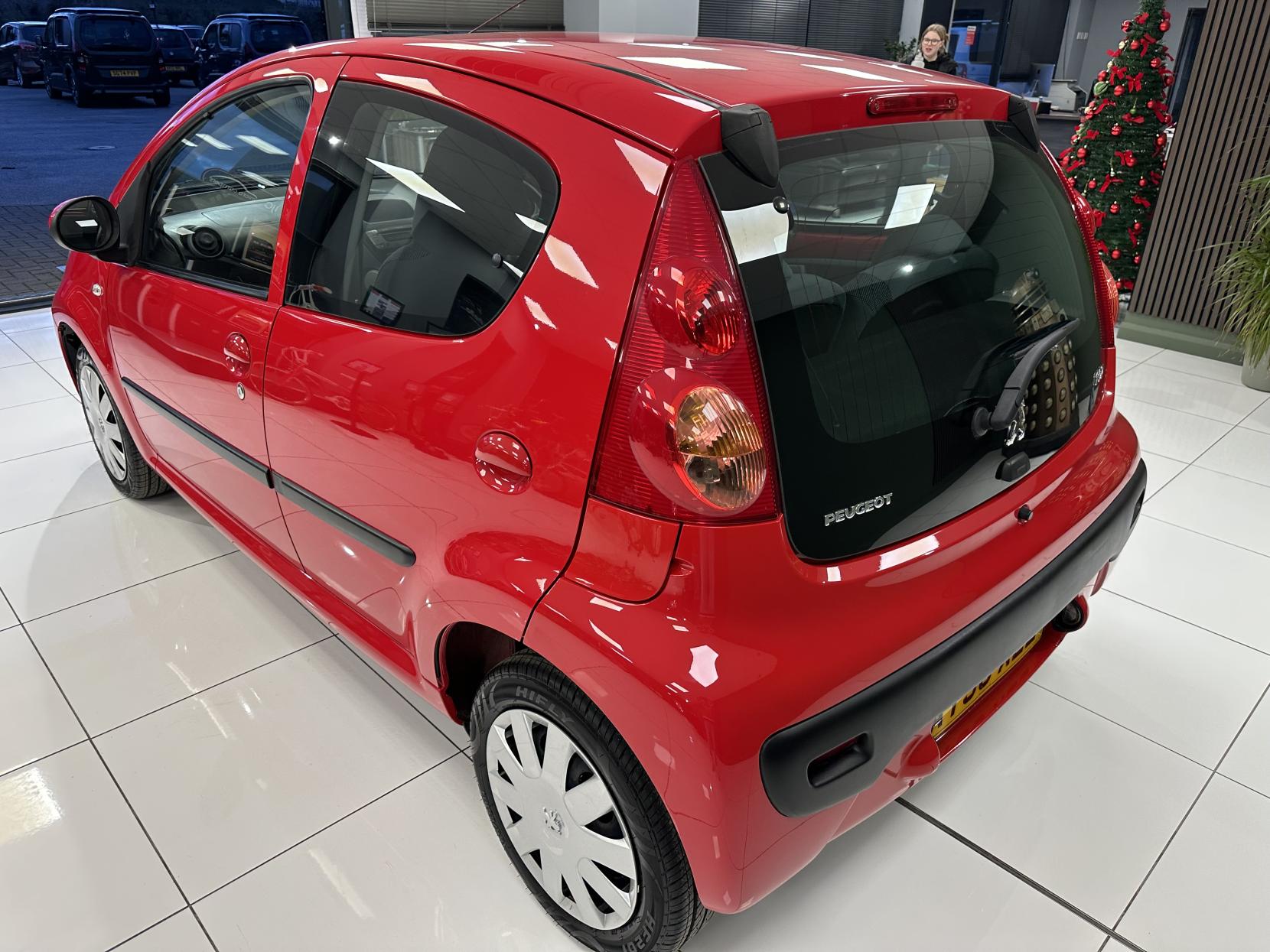 Peugeot 107 1.0 12V Urban Hatchback 5dr Petrol Manual Euro 4 (68 ps)