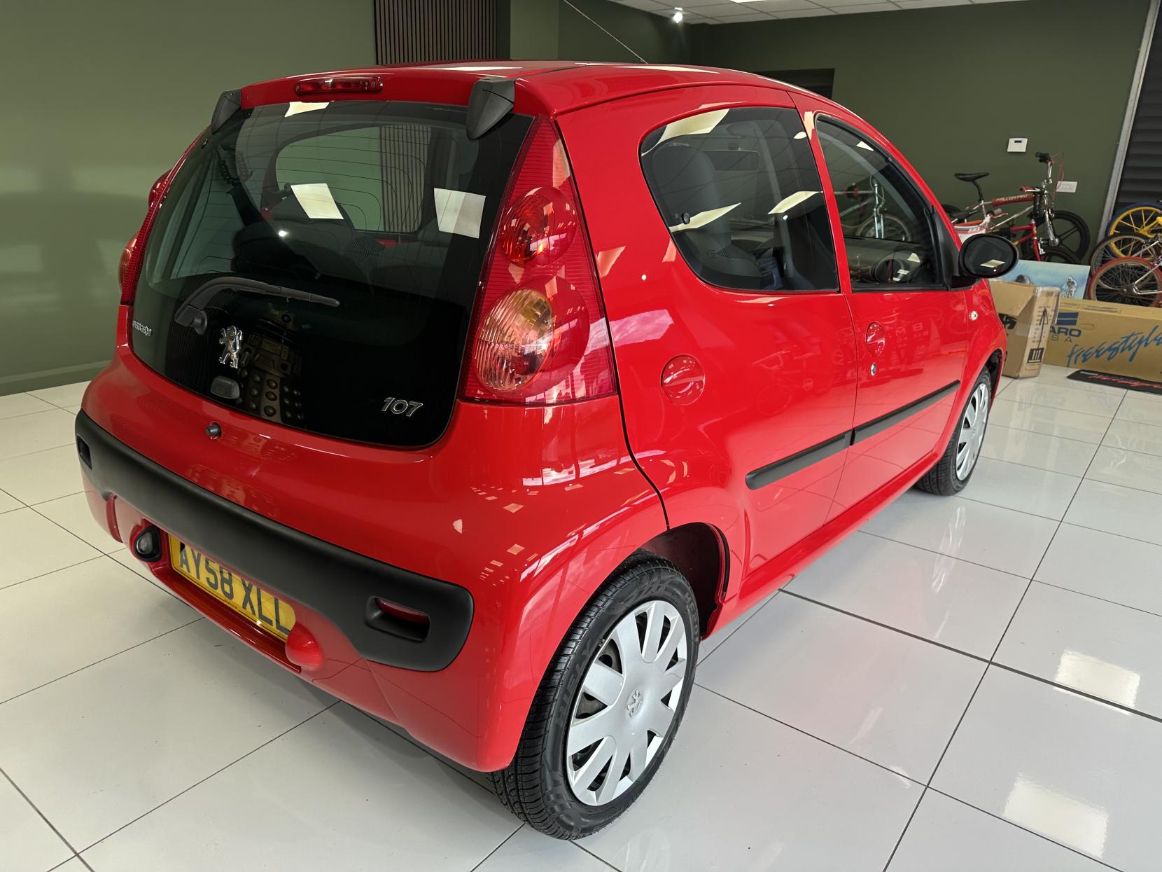 Peugeot 107 1.0 12V Urban Hatchback 5dr Petrol Manual Euro 4 (68 ps)