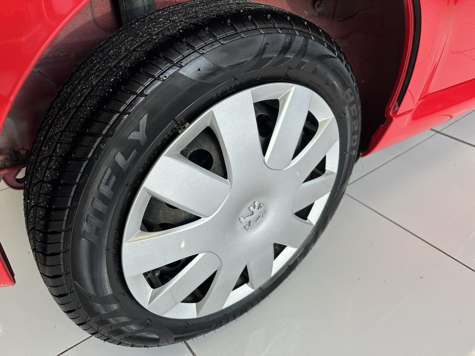 Peugeot 107 1.0 12V Urban Hatchback 5dr Petrol Manual Euro 4 (68 ps)