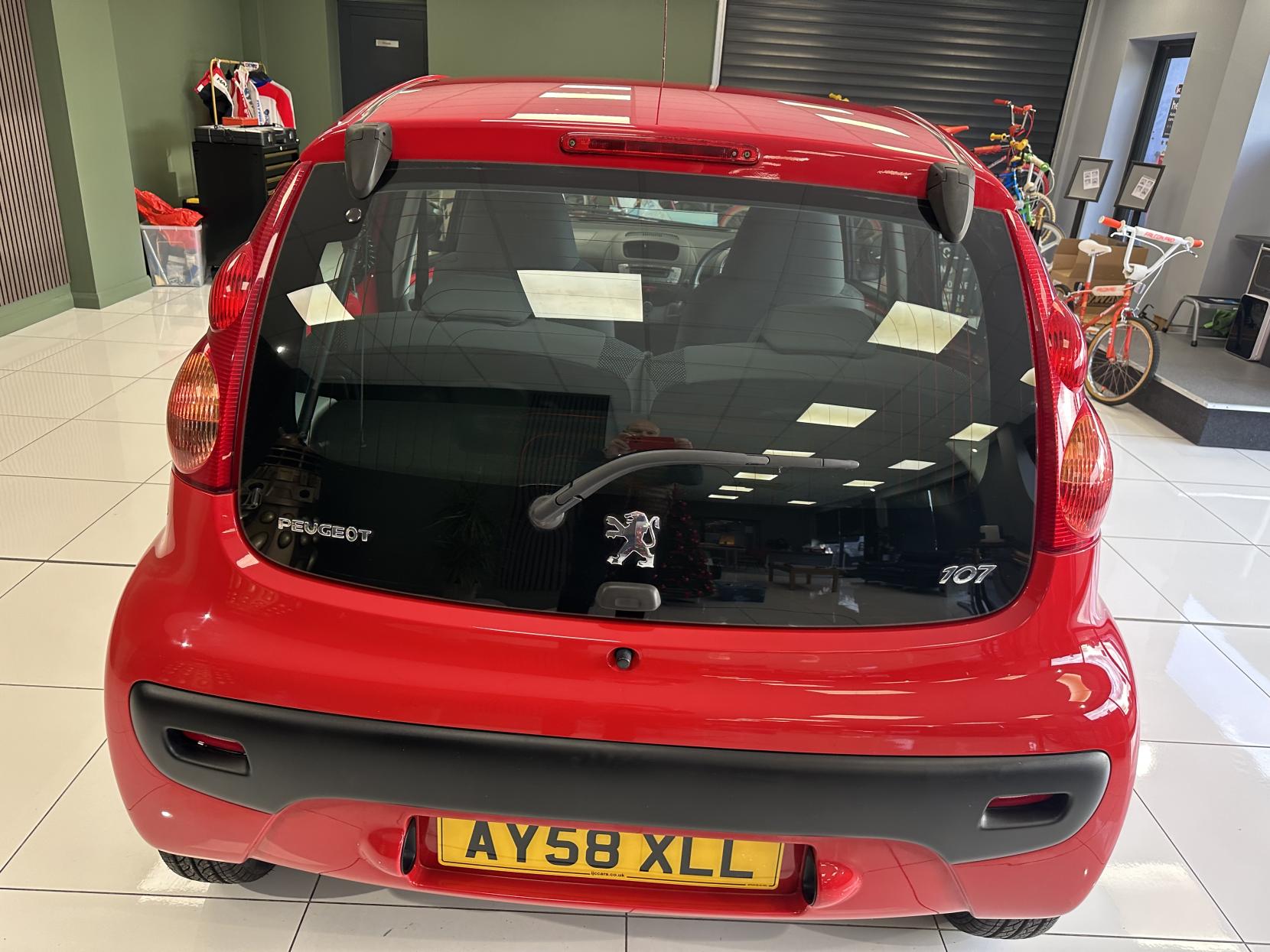 Peugeot 107 1.0 12V Urban Hatchback 5dr Petrol Manual Euro 4 (68 ps)