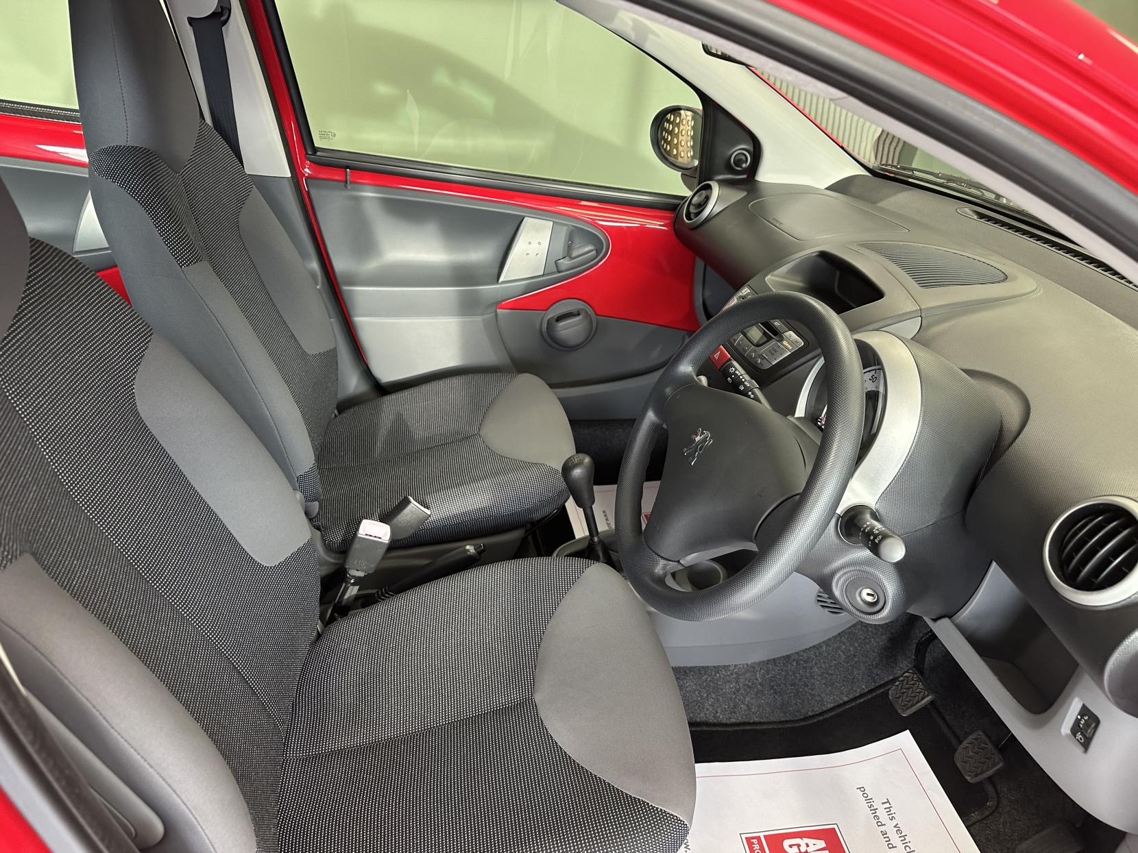 Peugeot 107 1.0 12V Urban Hatchback 5dr Petrol Manual Euro 4 (68 ps)