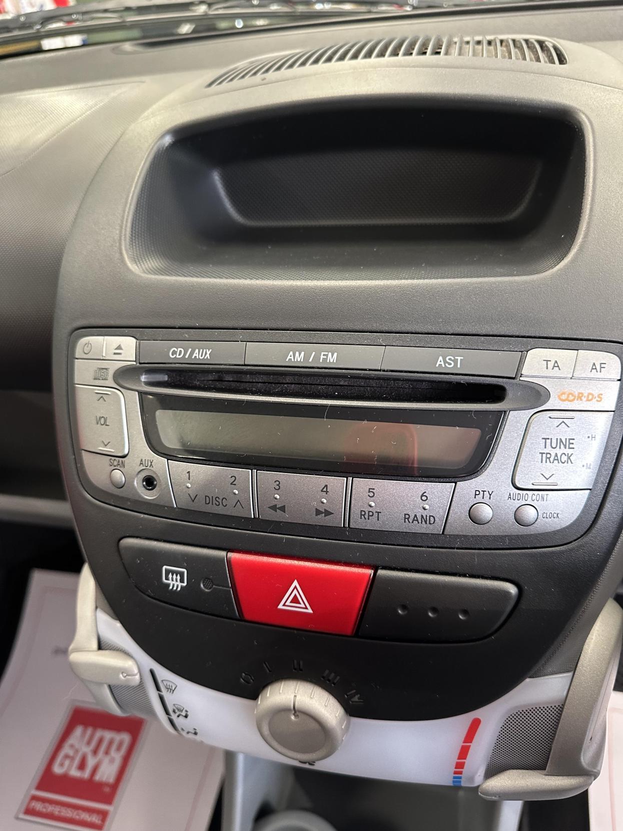 Peugeot 107 1.0 12V Urban Hatchback 5dr Petrol Manual Euro 4 (68 ps)