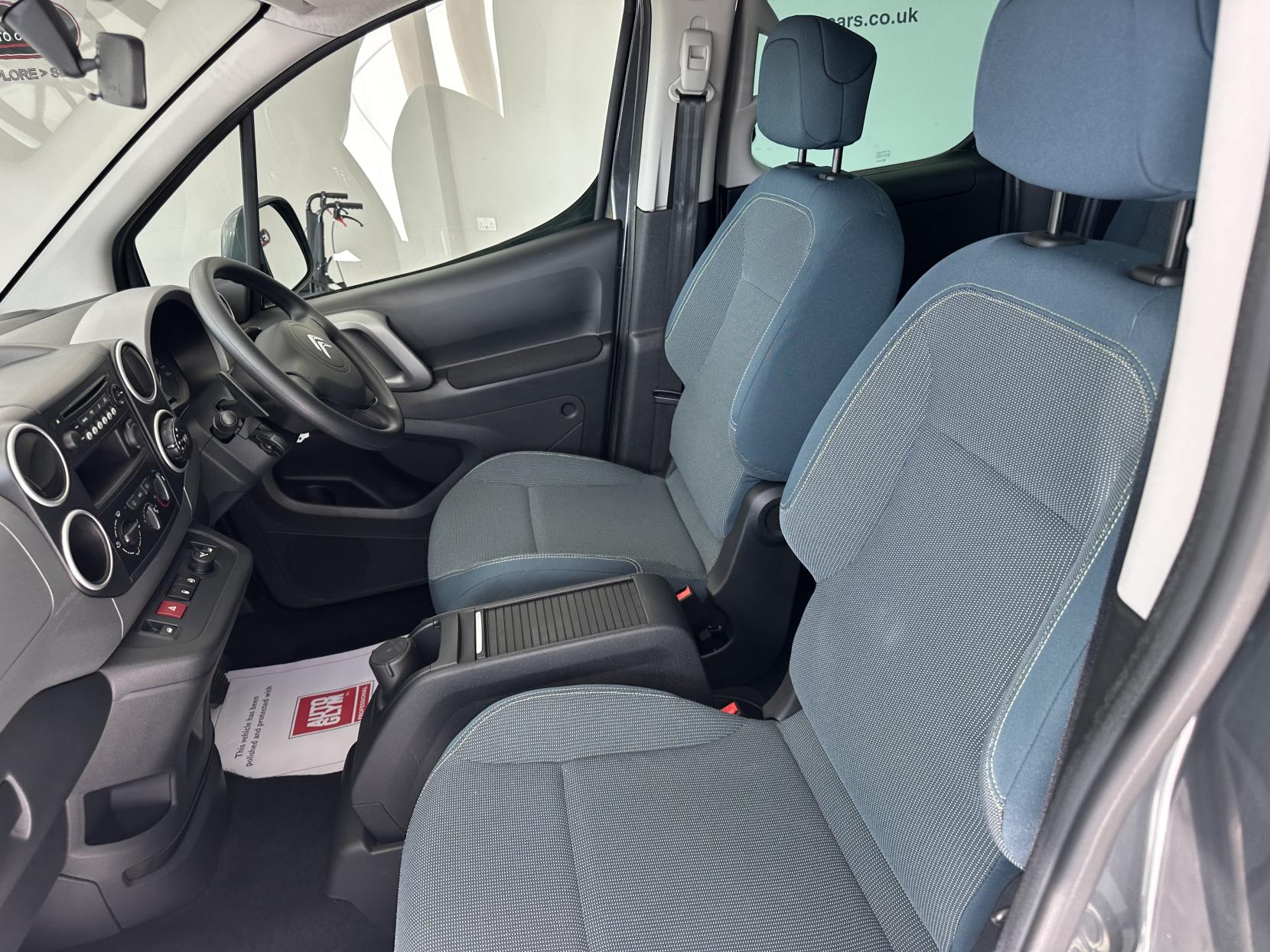 Citroen Berlingo AUTO WAV, TOP SPEC! FRONT AND REAR PARK SENSORS, WINCH, APPLE CAR PLAY /SAT NAV! 1.6 BlueHDi Flair Multispace MPV 5dr Diesel ETG6 Euro 6