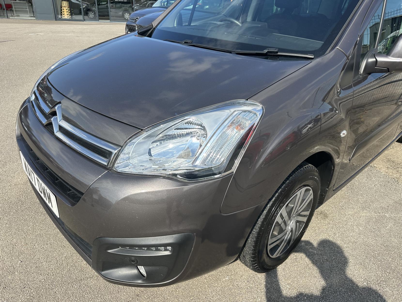 Citroen Berlingo AUTO WAV, TOP SPEC! FRONT AND REAR PARK SENSORS, WINCH, APPLE CAR PLAY /SAT NAV! 1.6 BlueHDi Flair Multispace MPV 5dr Diesel ETG6 Euro 6
