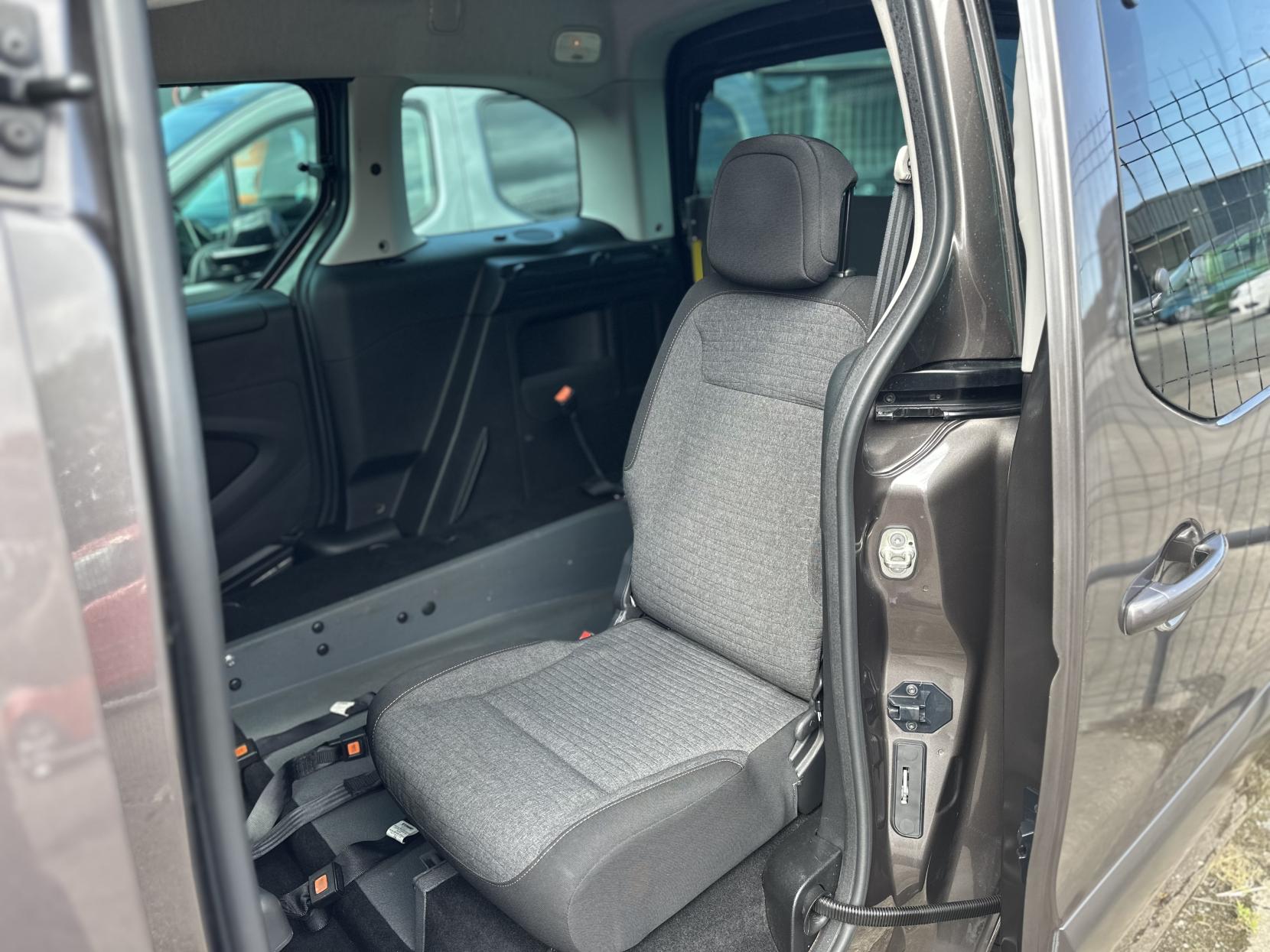 Citroen Berlingo AUTO WAV, TOP SPEC! FRONT AND REAR PARK SENSORS, WINCH, APPLE CAR PLAY /SAT NAV! 1.6 BlueHDi Flair Multispace MPV 5dr Diesel ETG6 Euro 6