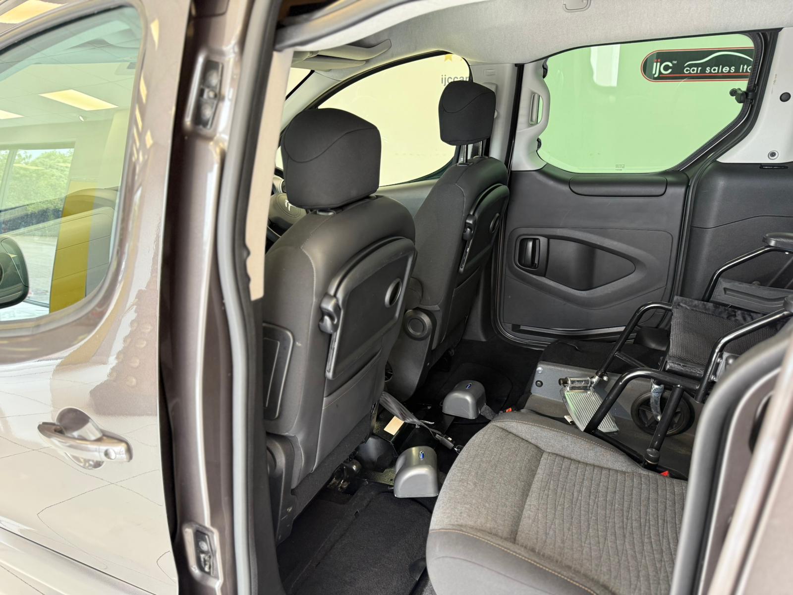 Citroen Berlingo AUTO WAV, TOP SPEC! FRONT AND REAR PARK SENSORS, WINCH, APPLE CAR PLAY /SAT NAV! 1.6 BlueHDi Flair Multispace MPV 5dr Diesel ETG6 Euro 6