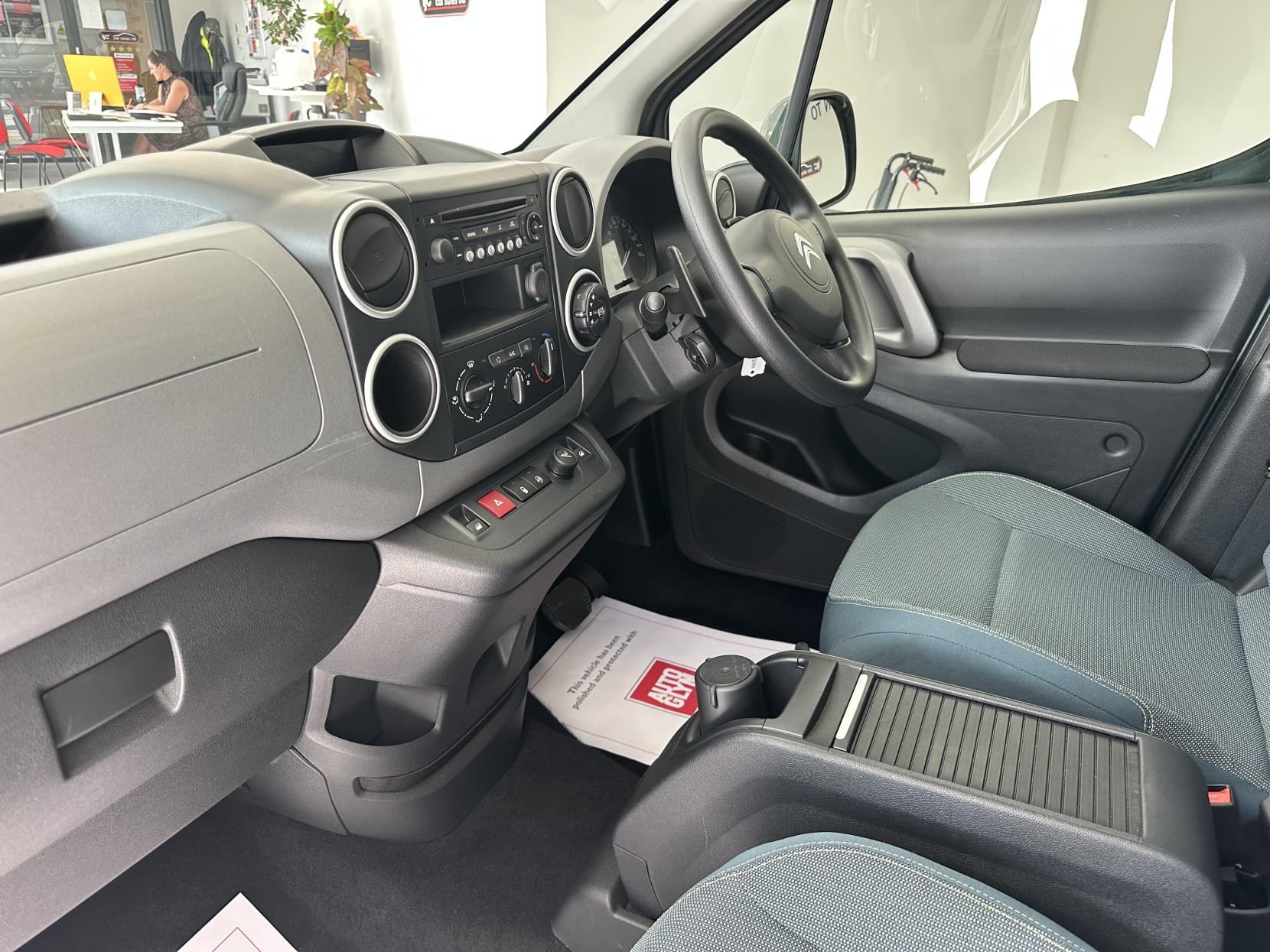 Citroen Berlingo AUTO WAV, TOP SPEC! FRONT AND REAR PARK SENSORS, WINCH, APPLE CAR PLAY /SAT NAV! 1.6 BlueHDi Flair Multispace MPV 5dr Diesel ETG6 Euro 6
