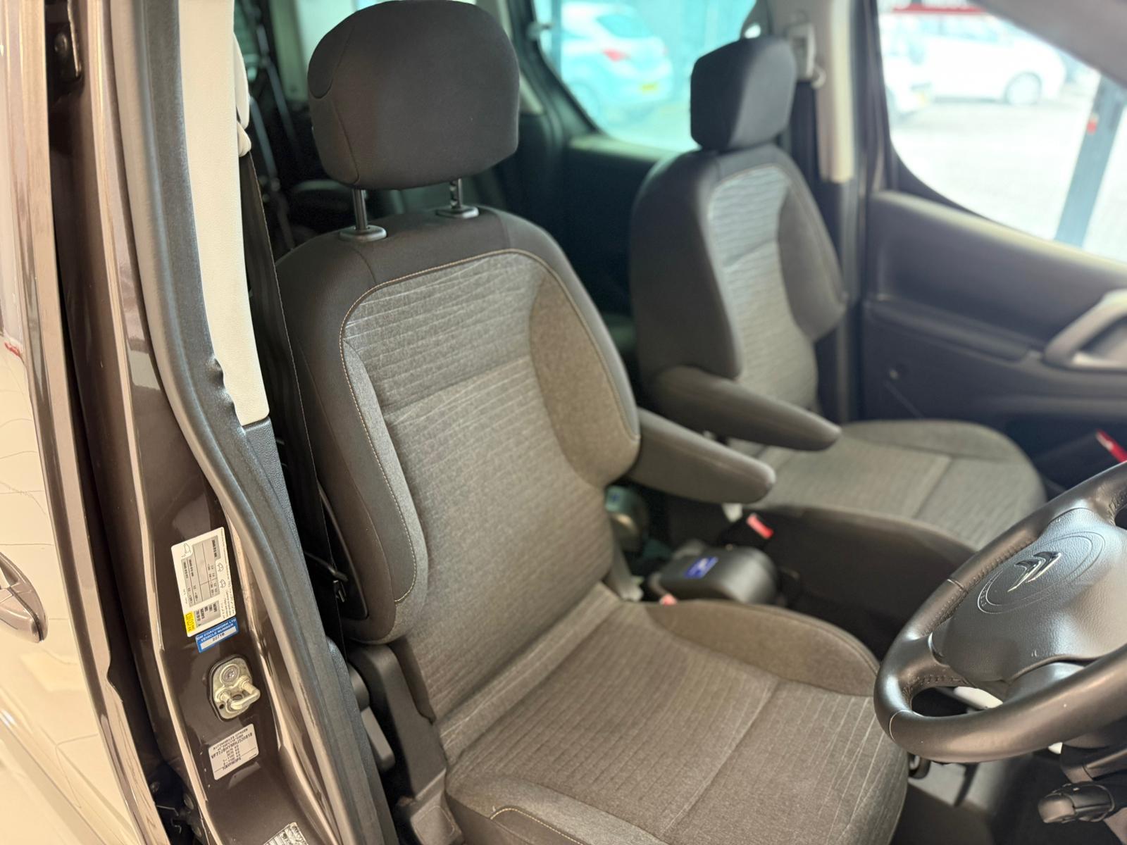 Citroen Berlingo AUTO WAV, TOP SPEC! FRONT AND REAR PARK SENSORS, WINCH, APPLE CAR PLAY /SAT NAV! 1.6 BlueHDi Flair Multispace MPV 5dr Diesel ETG6 Euro 6