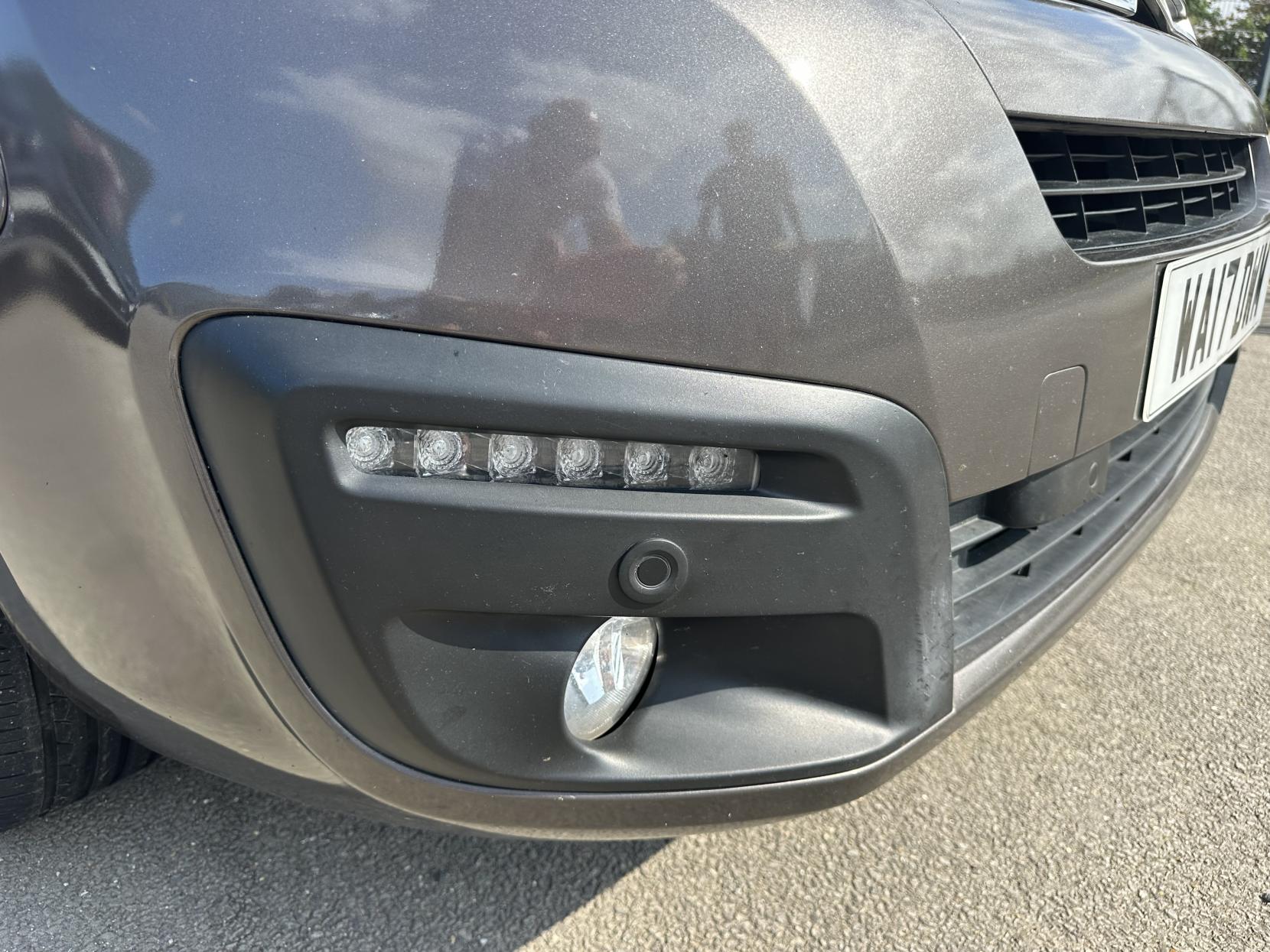 Citroen Berlingo AUTO WAV, TOP SPEC! FRONT AND REAR PARK SENSORS, WINCH, APPLE CAR PLAY /SAT NAV! 1.6 BlueHDi Flair Multispace MPV 5dr Diesel ETG6 Euro 6