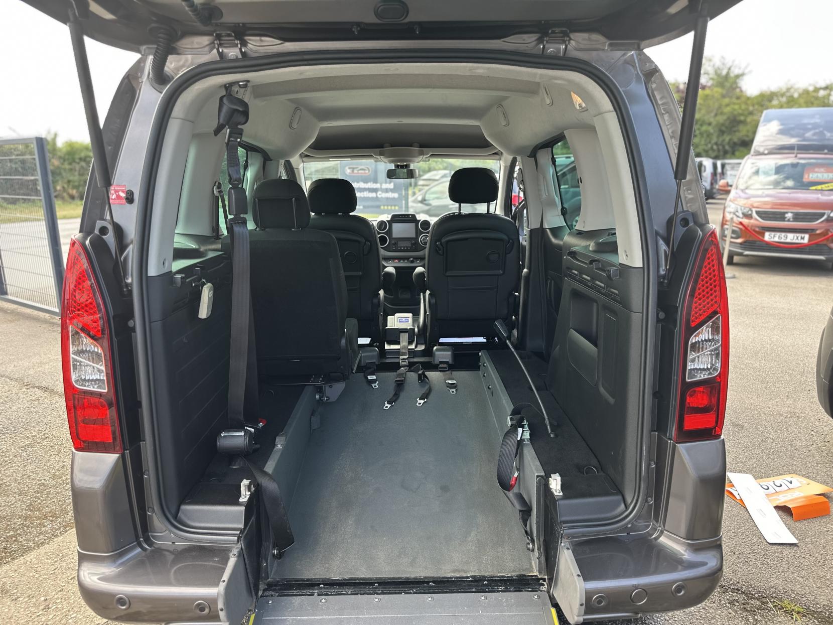 Citroen Berlingo AUTO WAV, TOP SPEC! FRONT AND REAR PARK SENSORS, WINCH, APPLE CAR PLAY /SAT NAV! 1.6 BlueHDi Flair Multispace MPV 5dr Diesel ETG6 Euro 6