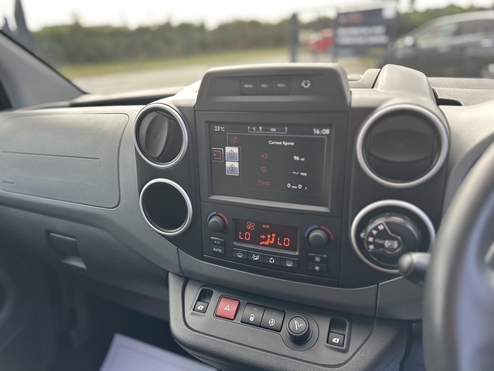 Citroen Berlingo AUTO WAV, TOP SPEC! FRONT AND REAR PARK SENSORS, WINCH, APPLE CAR PLAY /SAT NAV! 1.6 BlueHDi Flair Multispace MPV 5dr Diesel ETG6 Euro 6