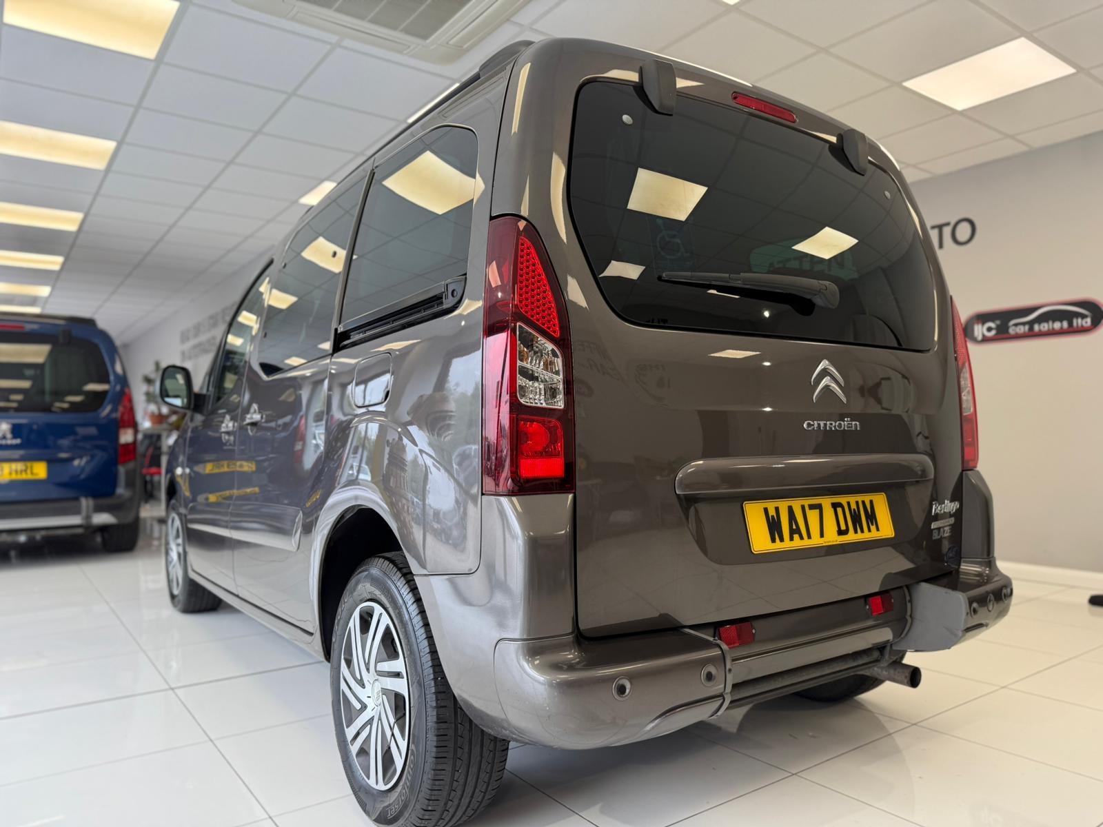 Citroen Berlingo AUTO WAV, TOP SPEC! FRONT AND REAR PARK SENSORS, WINCH, APPLE CAR PLAY /SAT NAV! 1.6 BlueHDi Flair Multispace MPV 5dr Diesel ETG6 Euro 6