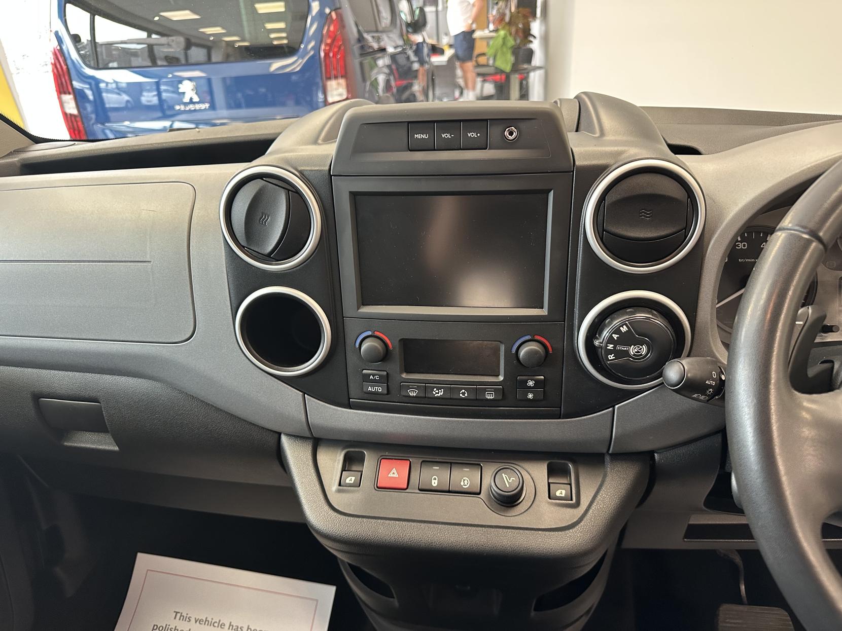 Citroen Berlingo AUTO WAV, TOP SPEC! FRONT AND REAR PARK SENSORS, WINCH, APPLE CAR PLAY /SAT NAV! 1.6 BlueHDi Flair Multispace MPV 5dr Diesel ETG6 Euro 6