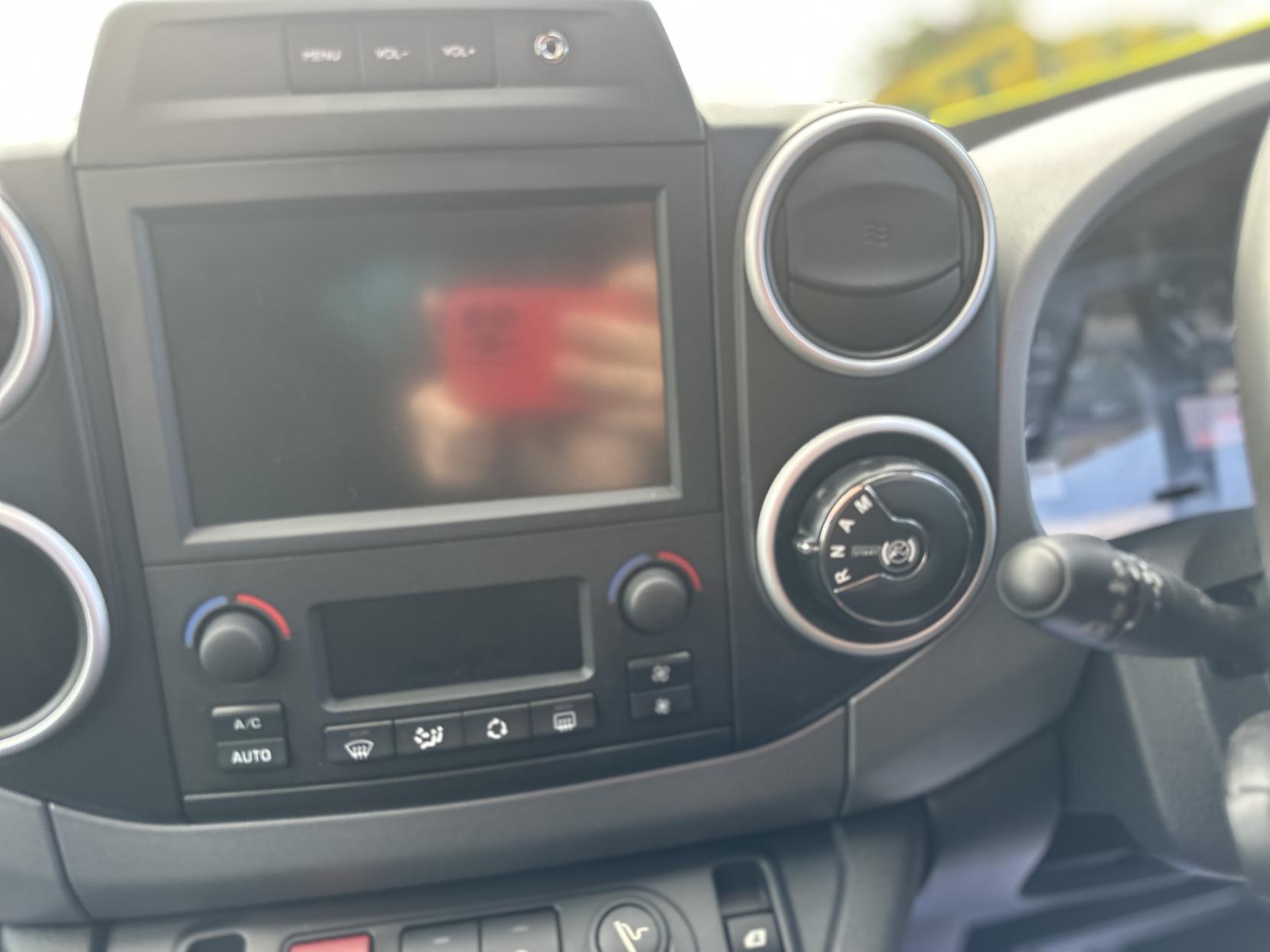 Citroen Berlingo AUTO WAV, TOP SPEC! FRONT AND REAR PARK SENSORS, WINCH, APPLE CAR PLAY /SAT NAV! 1.6 BlueHDi Flair Multispace MPV 5dr Diesel ETG6 Euro 6
