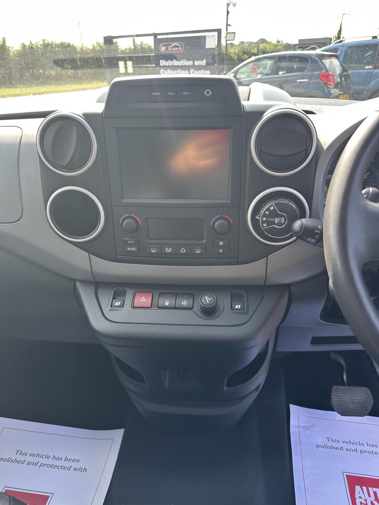 Citroen Berlingo AUTO WAV, TOP SPEC! FRONT AND REAR PARK SENSORS, WINCH, APPLE CAR PLAY /SAT NAV! 1.6 BlueHDi Flair Multispace MPV 5dr Diesel ETG6 Euro 6