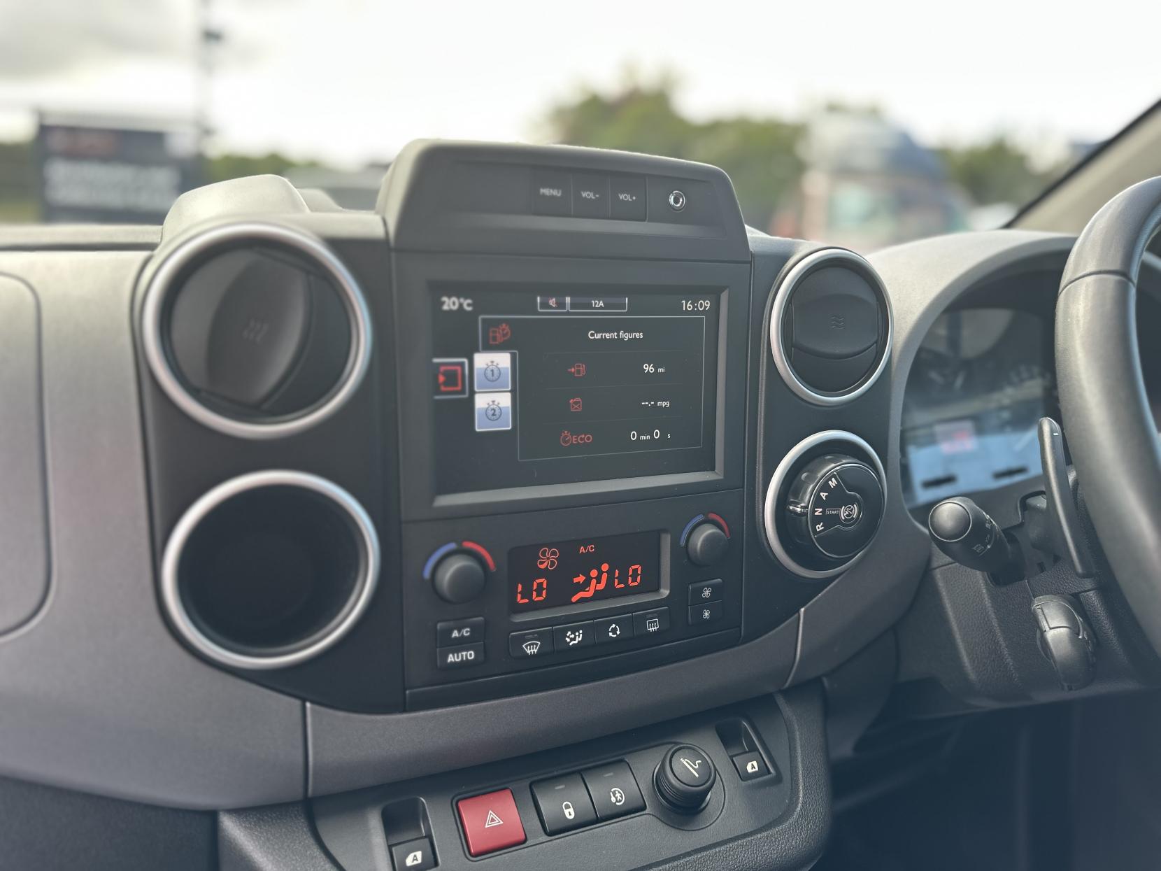 Citroen Berlingo AUTO WAV, TOP SPEC! FRONT AND REAR PARK SENSORS, WINCH, APPLE CAR PLAY /SAT NAV! 1.6 BlueHDi Flair Multispace MPV 5dr Diesel ETG6 Euro 6