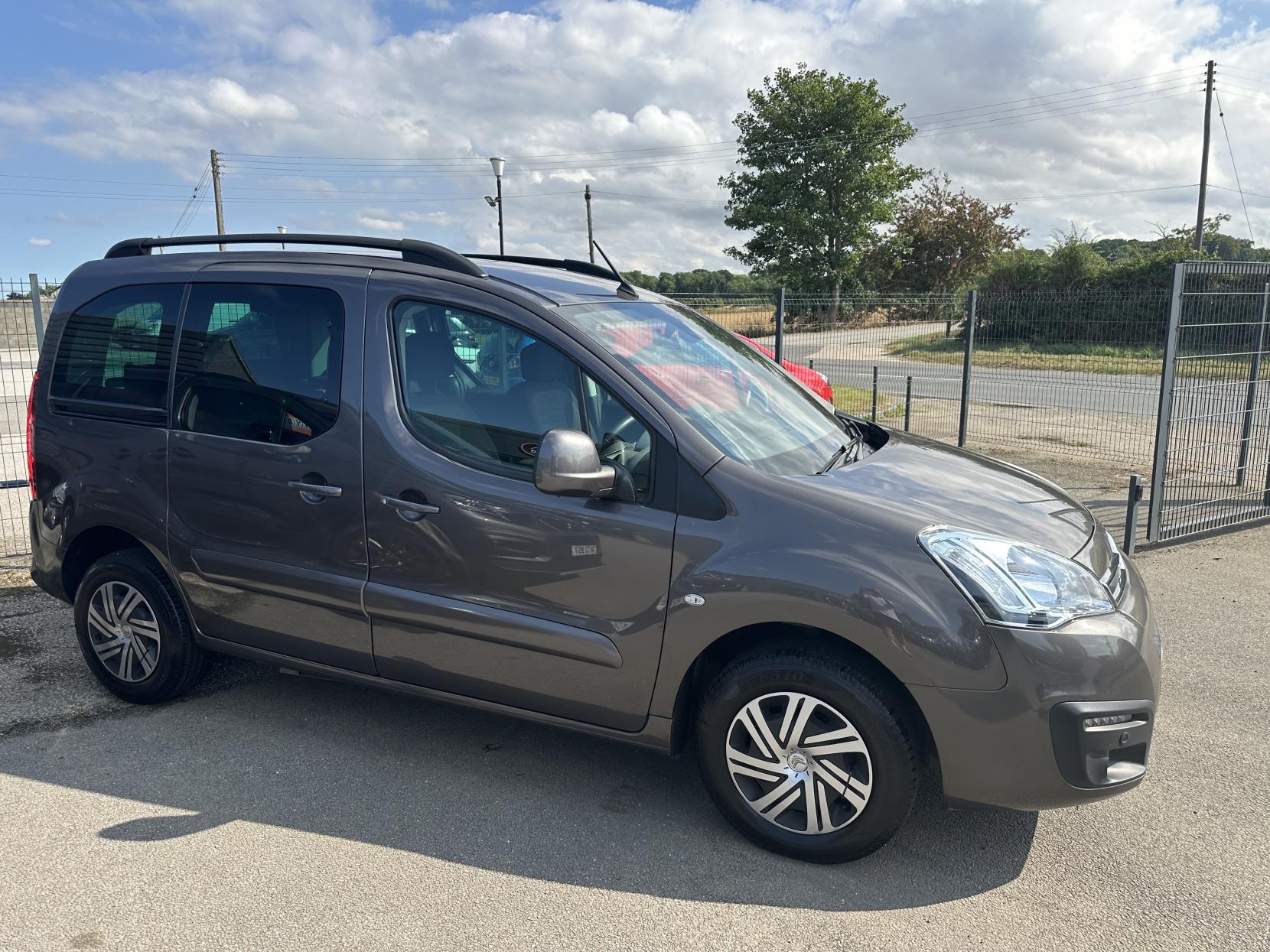 Citroen Berlingo AUTO WAV, TOP SPEC! FRONT AND REAR PARK SENSORS, WINCH, APPLE CAR PLAY /SAT NAV! 1.6 BlueHDi Flair Multispace MPV 5dr Diesel ETG6 Euro 6