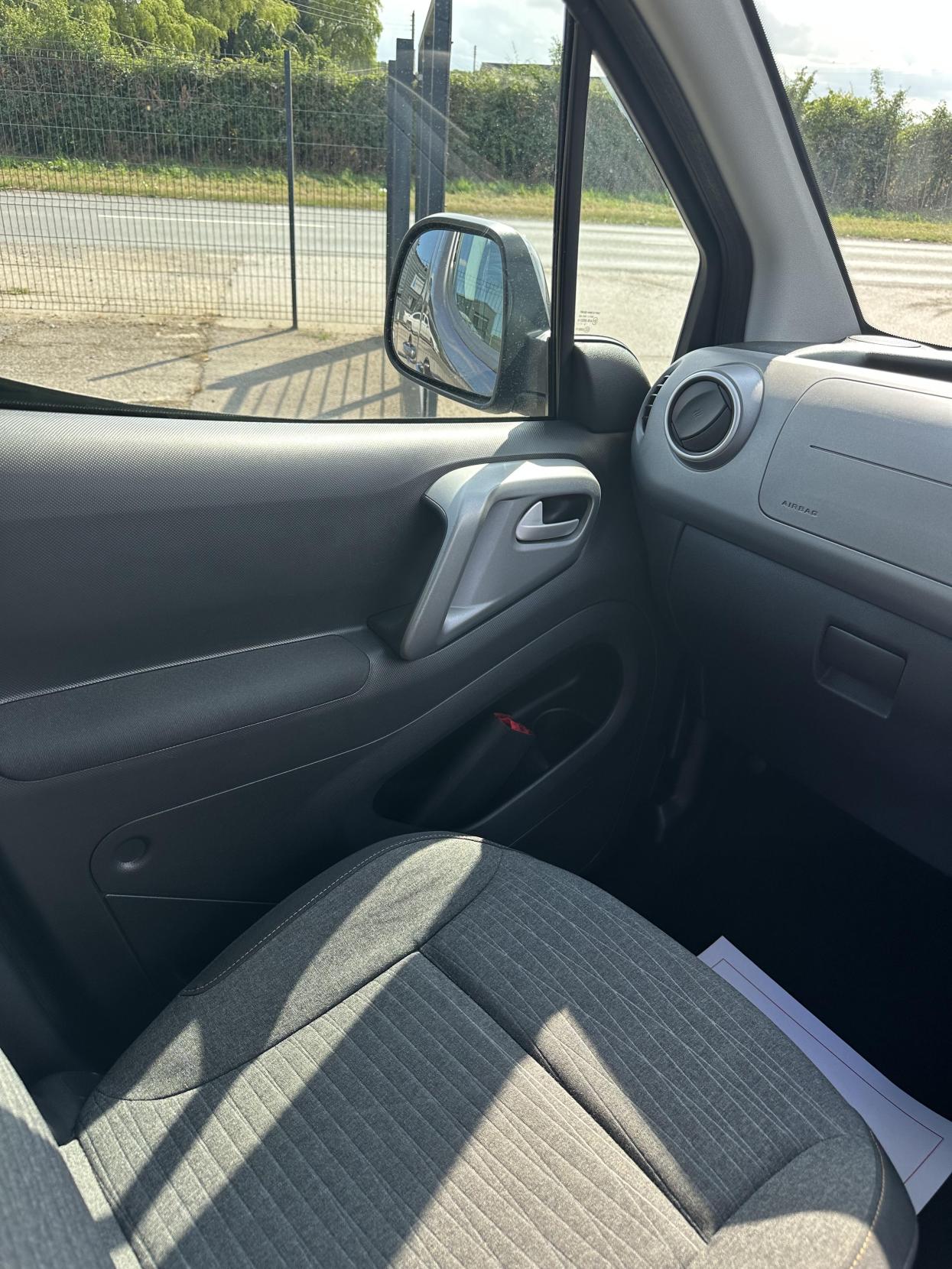 Citroen Berlingo AUTO WAV, TOP SPEC! FRONT AND REAR PARK SENSORS, WINCH, APPLE CAR PLAY /SAT NAV! 1.6 BlueHDi Flair Multispace MPV 5dr Diesel ETG6 Euro 6