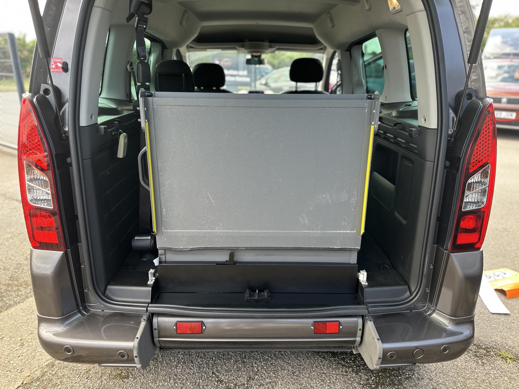 Citroen Berlingo AUTO WAV, TOP SPEC! FRONT AND REAR PARK SENSORS, WINCH, APPLE CAR PLAY /SAT NAV! 1.6 BlueHDi Flair Multispace MPV 5dr Diesel ETG6 Euro 6