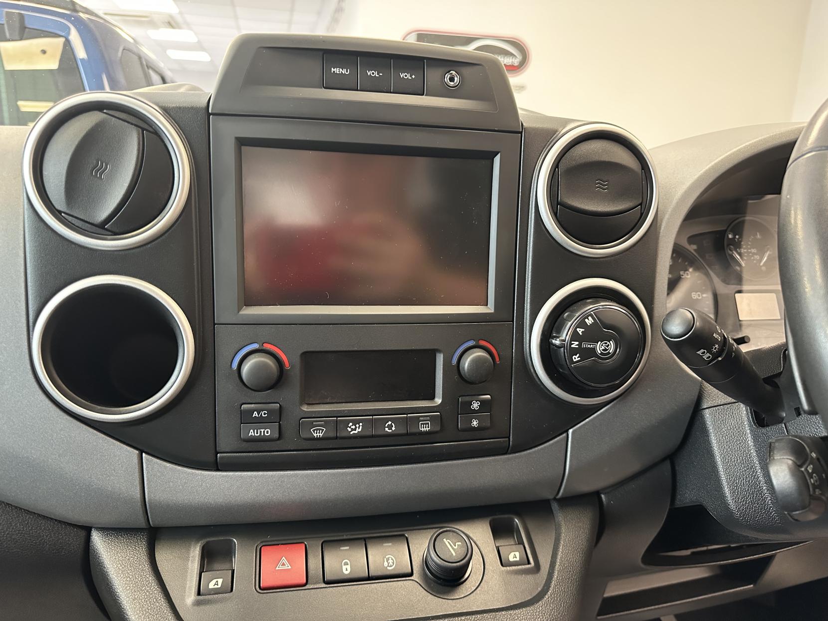 Citroen Berlingo AUTO WAV, TOP SPEC! FRONT AND REAR PARK SENSORS, WINCH, APPLE CAR PLAY /SAT NAV! 1.6 BlueHDi Flair Multispace MPV 5dr Diesel ETG6 Euro 6