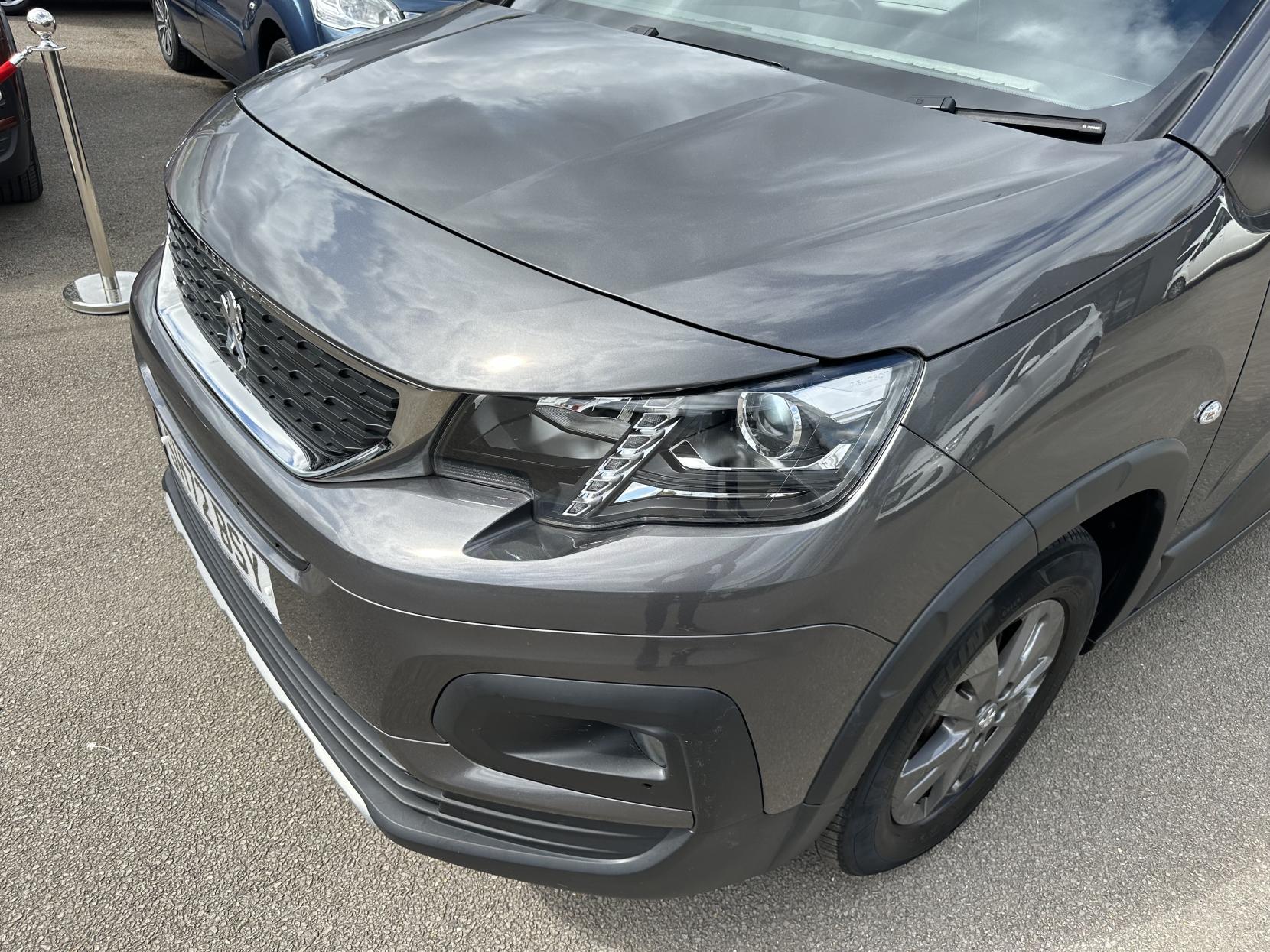 Peugeot Rifter AUTOMATIC WAV, CARRIES 5! HIGH SPEC ALLURE PREMIUM MODEL WITH A WINCH! 1.5 BlueHDi Allure Premium Standard MPV 5dr Diesel EAT Euro 6 (s/s) (130 ps)