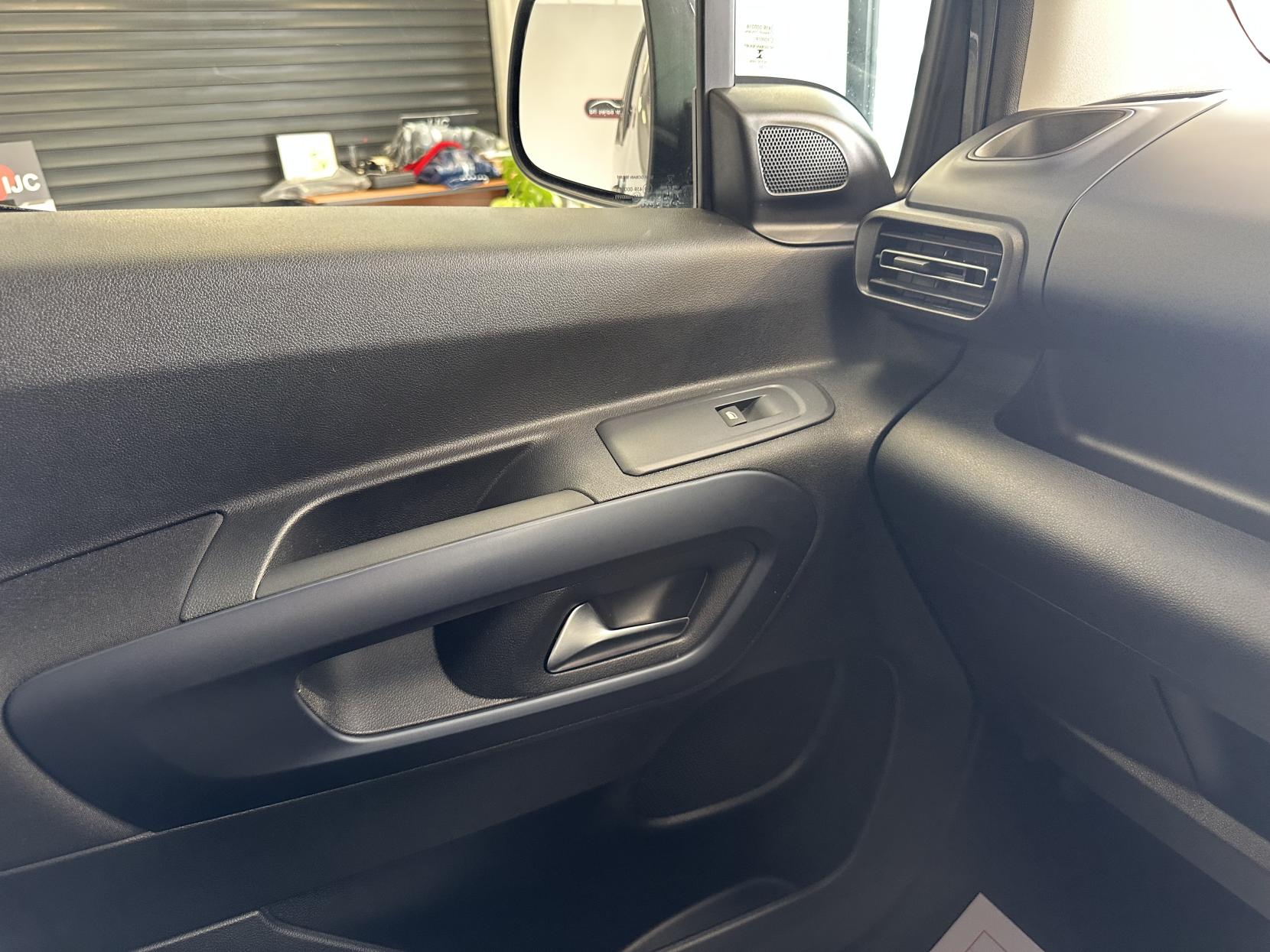 Peugeot Rifter AUTOMATIC WAV, CARRIES 5! HIGH SPEC ALLURE PREMIUM MODEL WITH A WINCH! 1.5 BlueHDi Allure Premium Standard MPV 5dr Diesel EAT Euro 6 (s/s) (130 ps)