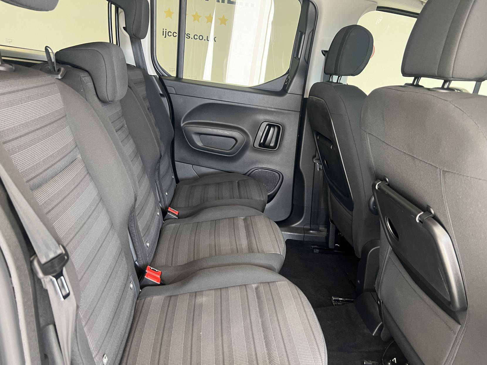 Vauxhall Combo Life *THIS IS THE ONLY PETROL AUTOMATIC 7 SEATER AVAILABLE IN THE UK ON A 2023* 1.2 130 BHP Turbo SE XL MPV 5dr Petrol Auto Euro 6 (s/s) (7 Seat) 