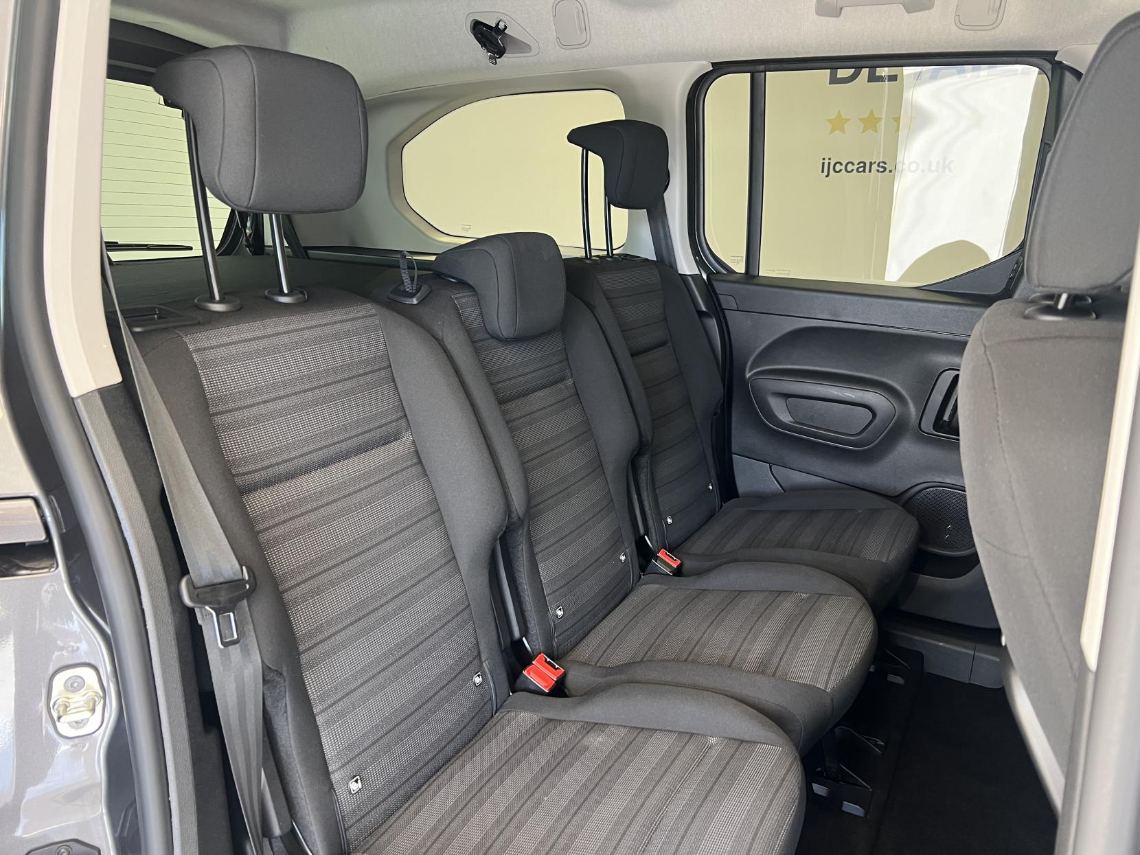 Vauxhall Combo Life *THIS IS THE ONLY PETROL AUTOMATIC 7 SEATER AVAILABLE IN THE UK ON A 2023* 1.2 130 BHP Turbo SE XL MPV 5dr Petrol Auto Euro 6 (s/s) (7 Seat) 