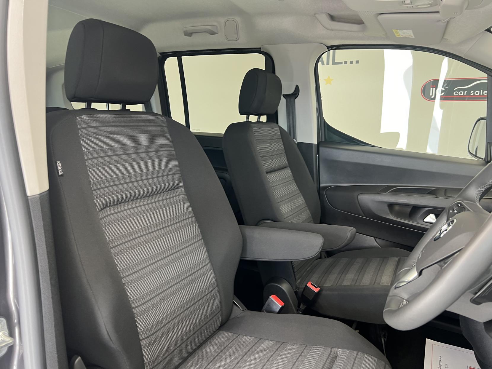 Vauxhall Combo Life *THIS IS THE ONLY PETROL AUTOMATIC 7 SEATER AVAILABLE IN THE UK ON A 2023* 1.2 130 BHP Turbo SE XL MPV 5dr Petrol Auto Euro 6 (s/s) (7 Seat) 