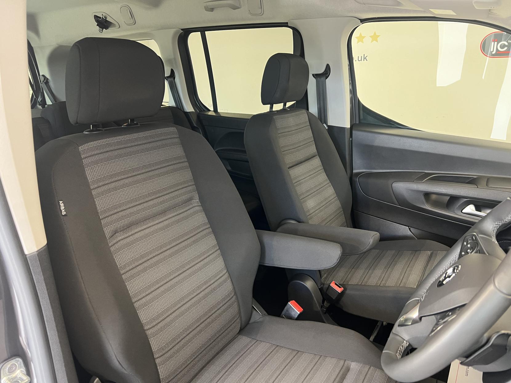 Vauxhall Combo Life *THIS IS THE ONLY PETROL AUTOMATIC 7 SEATER AVAILABLE IN THE UK ON A 2023* 1.2 130 BHP Turbo SE XL MPV 5dr Petrol Auto Euro 6 (s/s) (7 Seat) 