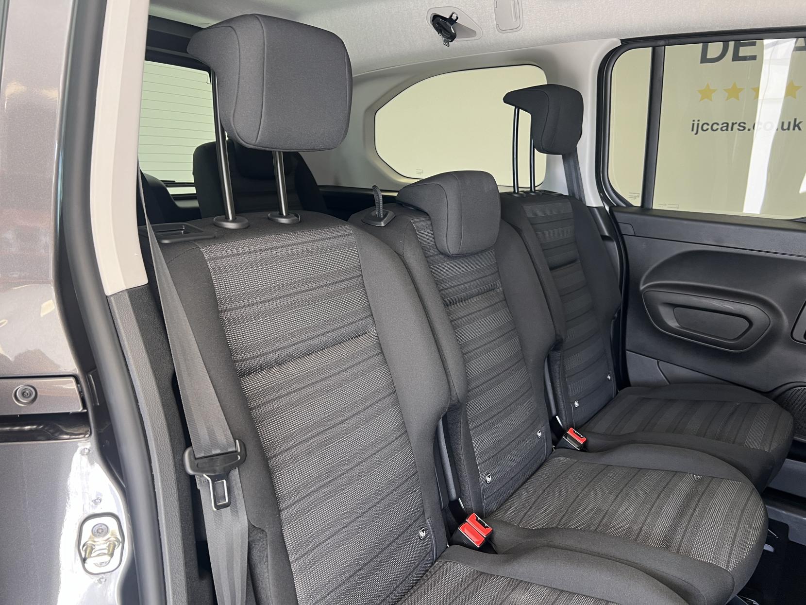 Vauxhall Combo Life *THIS IS THE ONLY PETROL AUTOMATIC 7 SEATER AVAILABLE IN THE UK ON A 2023* 1.2 130 BHP Turbo SE XL MPV 5dr Petrol Auto Euro 6 (s/s) (7 Seat) 