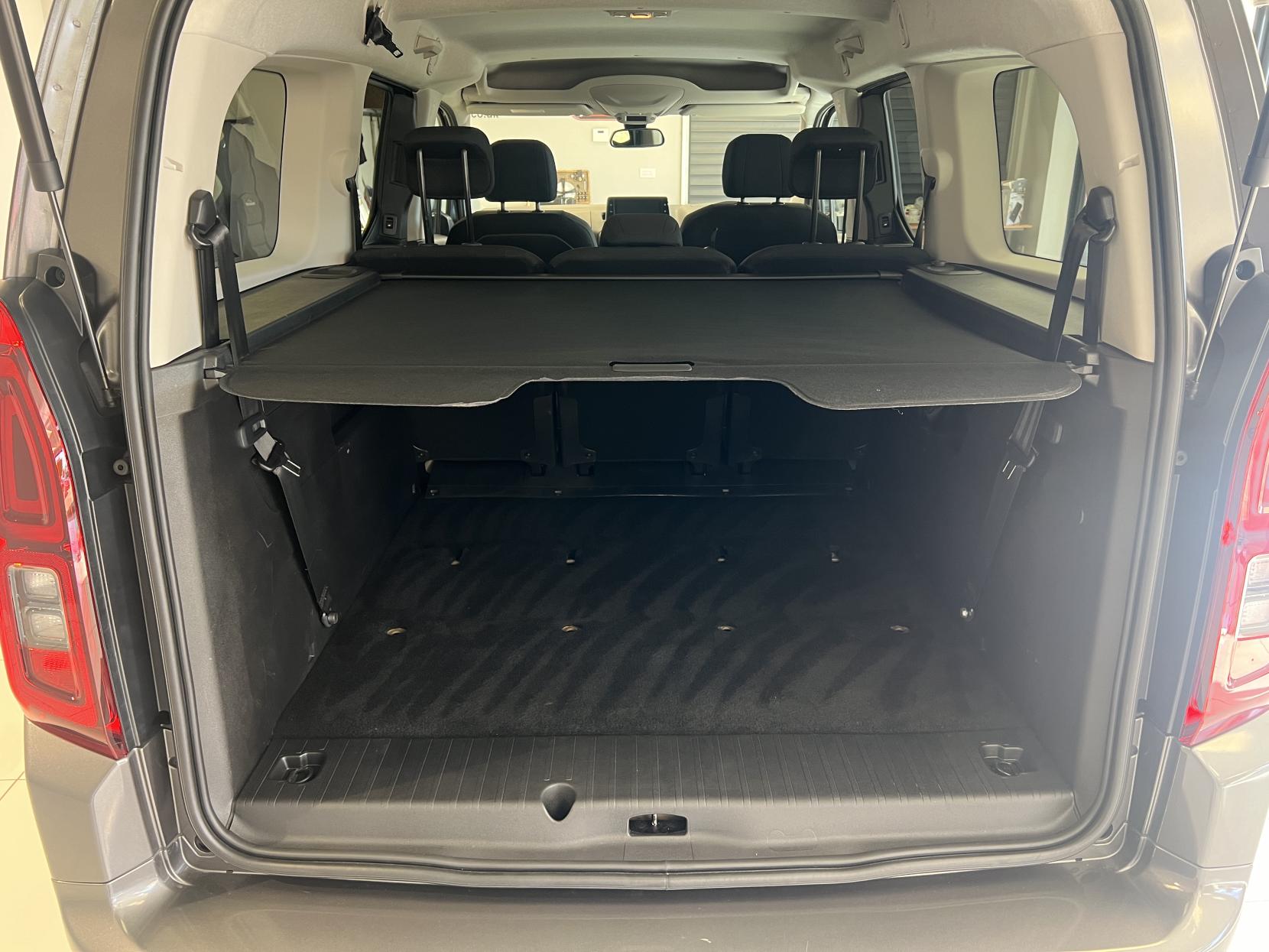 Vauxhall Combo Life *THIS IS THE ONLY PETROL AUTOMATIC 7 SEATER AVAILABLE IN THE UK ON A 2023* 1.2 130 BHP Turbo SE XL MPV 5dr Petrol Auto Euro 6 (s/s) (7 Seat) 