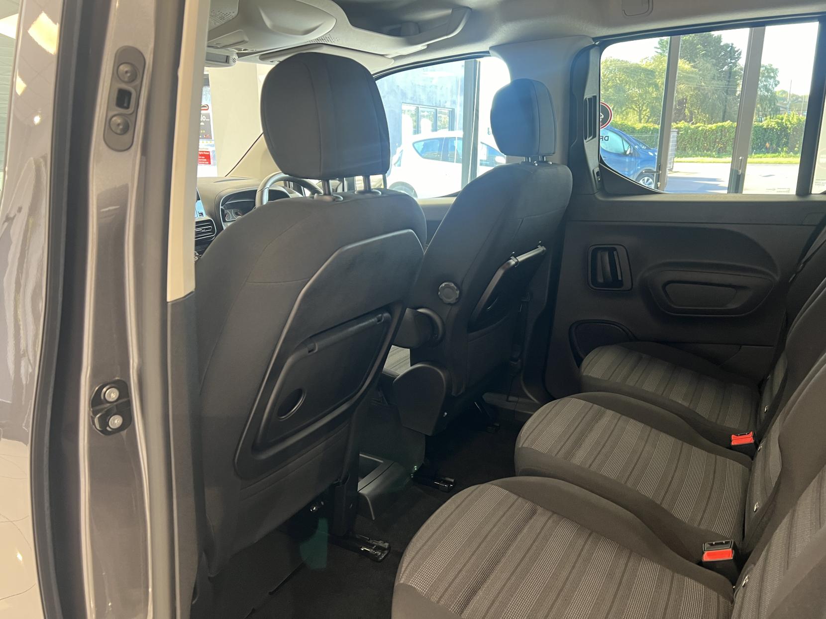 Vauxhall Combo Life *THIS IS THE ONLY PETROL AUTOMATIC 7 SEATER AVAILABLE IN THE UK ON A 2023* 1.2 130 BHP Turbo SE XL MPV 5dr Petrol Auto Euro 6 (s/s) (7 Seat) 