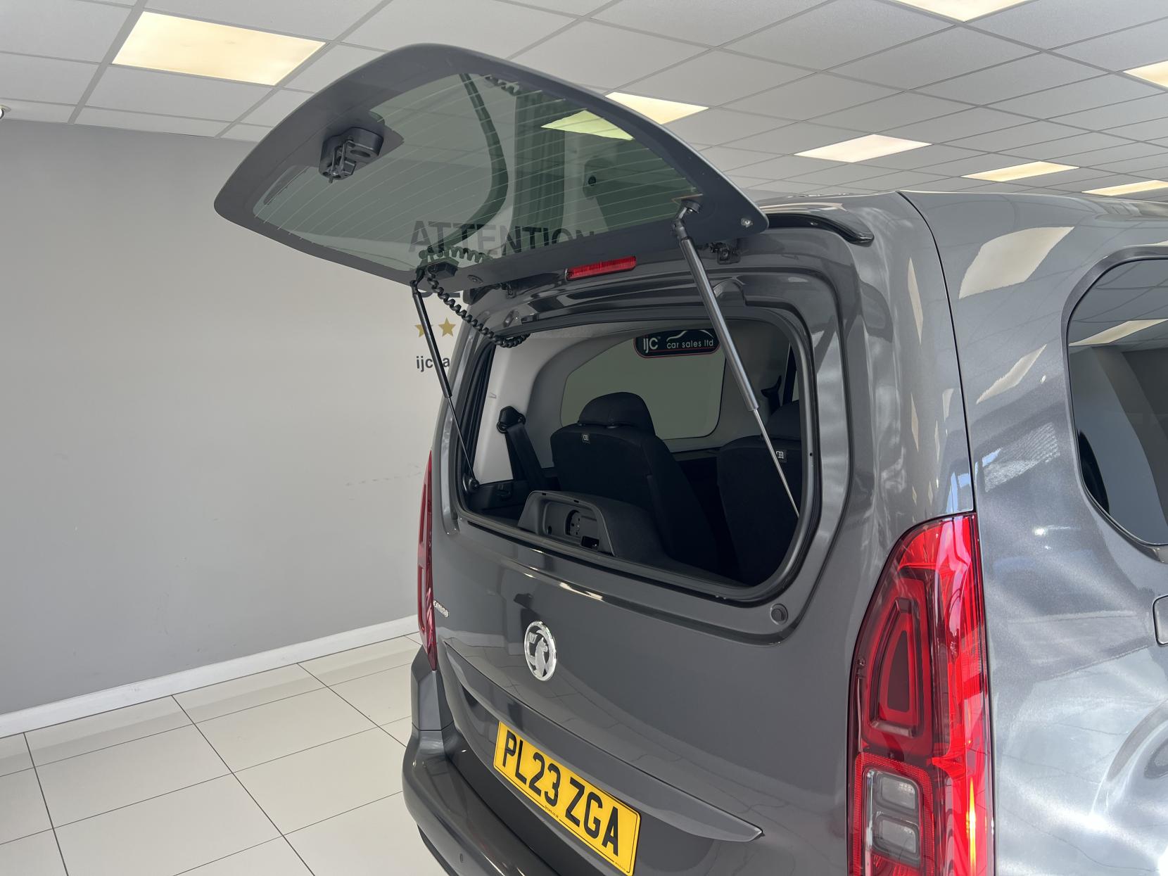 Vauxhall Combo Life *THIS IS THE ONLY PETROL AUTOMATIC 7 SEATER AVAILABLE IN THE UK ON A 2023* 1.2 130 BHP Turbo SE XL MPV 5dr Petrol Auto Euro 6 (s/s) (7 Seat) 