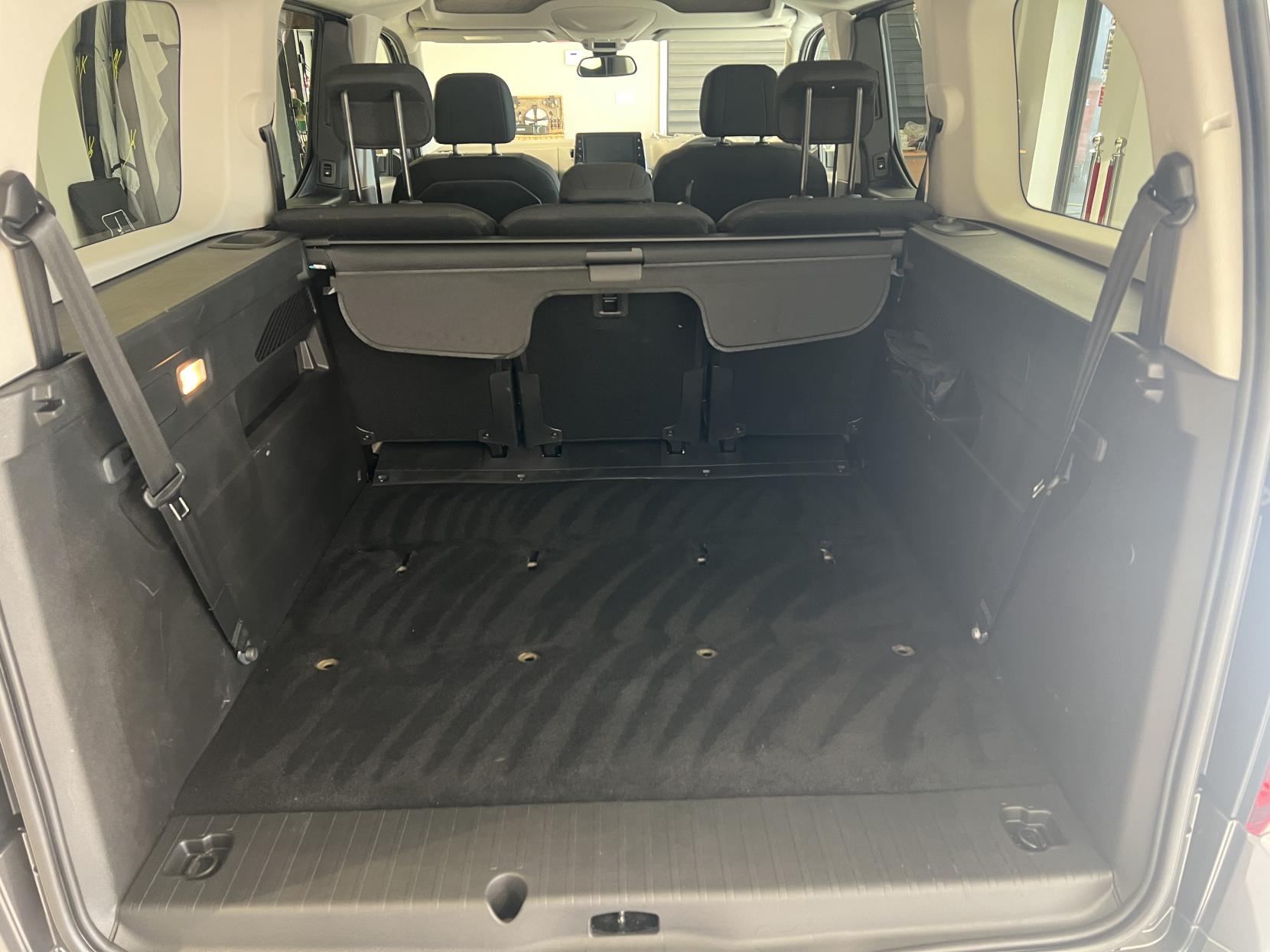 Vauxhall Combo Life *THIS IS THE ONLY PETROL AUTOMATIC 7 SEATER AVAILABLE IN THE UK ON A 2023* 1.2 130 BHP Turbo SE XL MPV 5dr Petrol Auto Euro 6 (s/s) (7 Seat) 