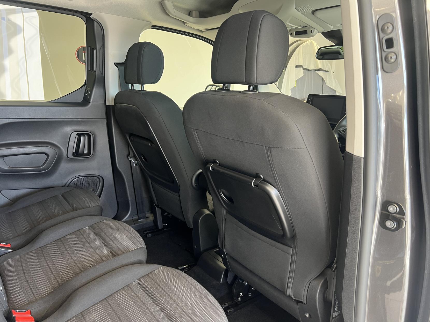 Vauxhall Combo Life *THIS IS THE ONLY PETROL AUTOMATIC 7 SEATER AVAILABLE IN THE UK ON A 2023* 1.2 130 BHP Turbo SE XL MPV 5dr Petrol Auto Euro 6 (s/s) (7 Seat) 