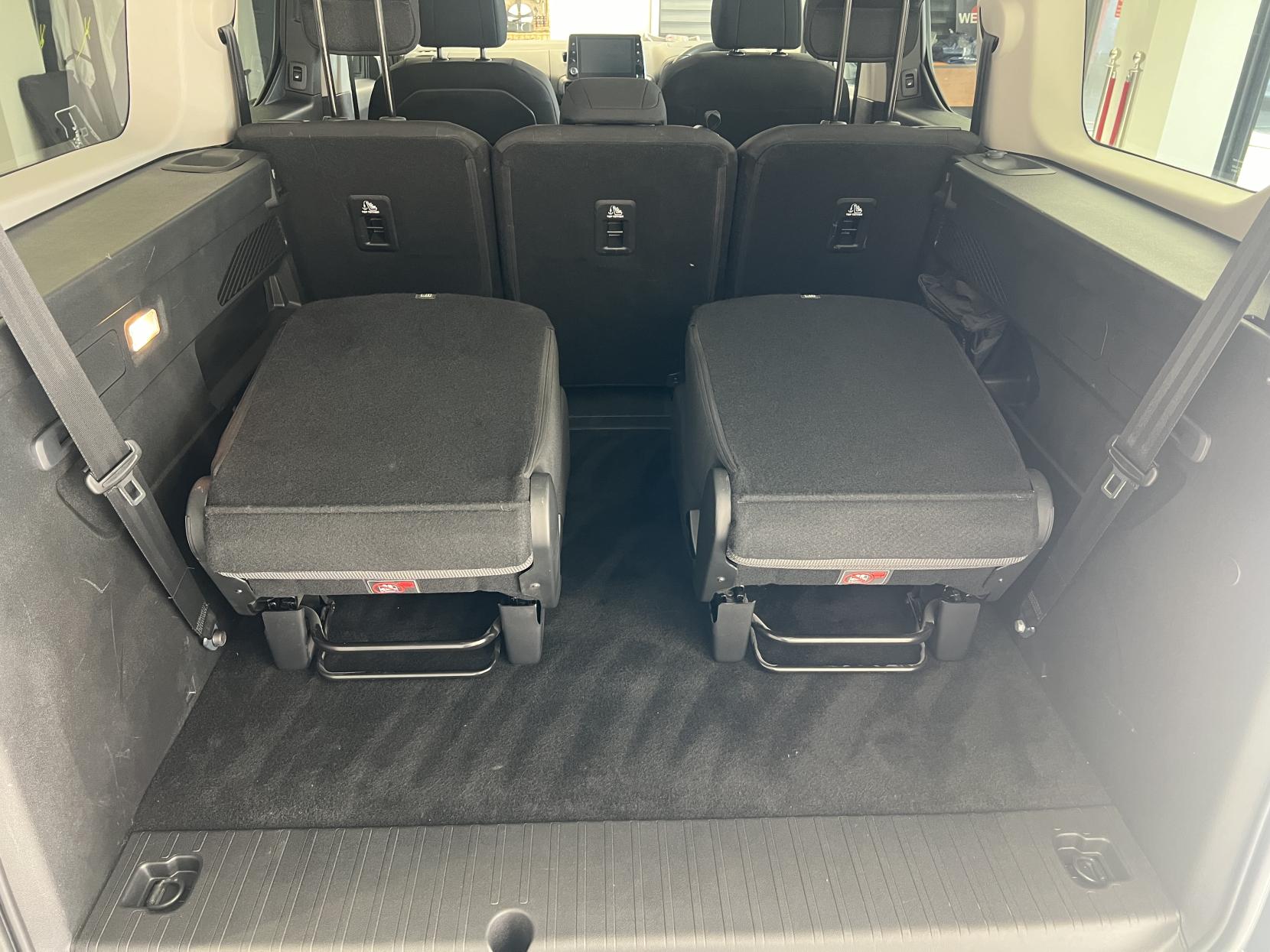 Vauxhall Combo Life *THIS IS THE ONLY PETROL AUTOMATIC 7 SEATER AVAILABLE IN THE UK ON A 2023* 1.2 130 BHP Turbo SE XL MPV 5dr Petrol Auto Euro 6 (s/s) (7 Seat) 