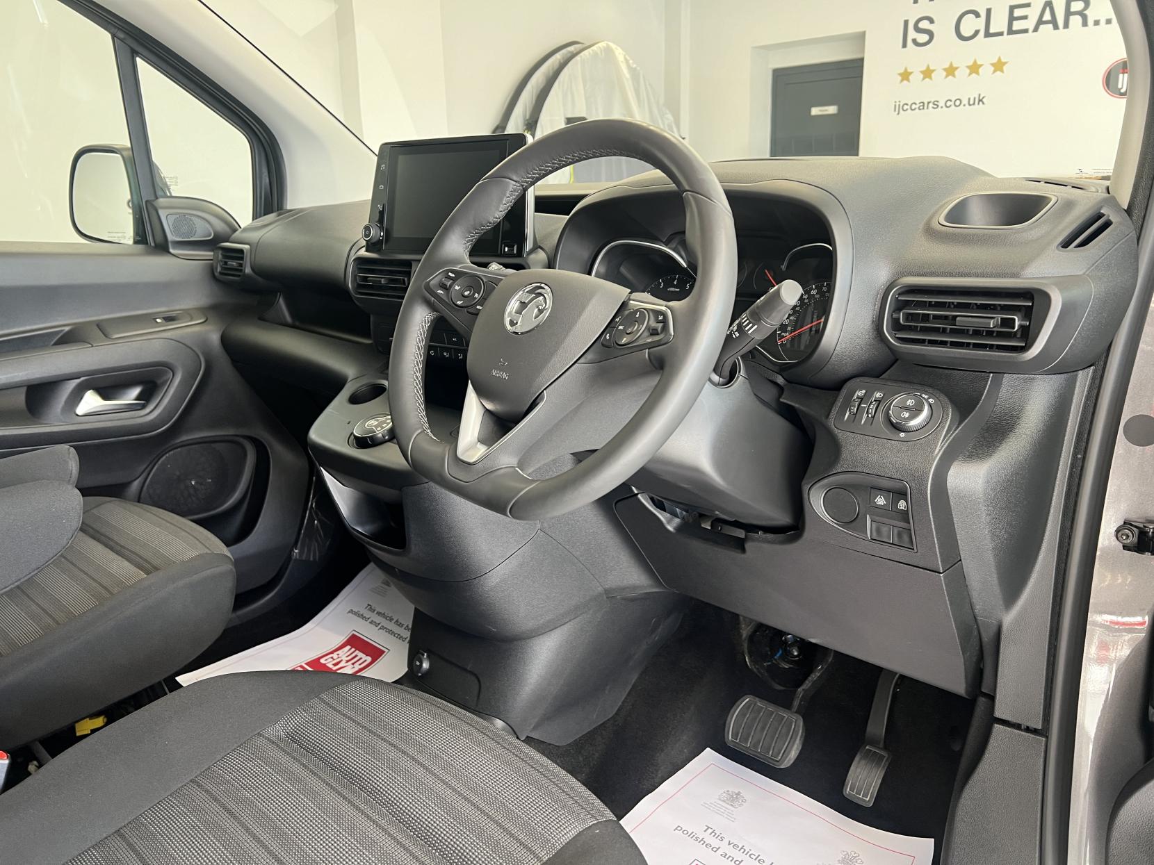 Vauxhall Combo Life *THIS IS THE ONLY PETROL AUTOMATIC 7 SEATER AVAILABLE IN THE UK ON A 2023* 1.2 130 BHP Turbo SE XL MPV 5dr Petrol Auto Euro 6 (s/s) (7 Seat) 