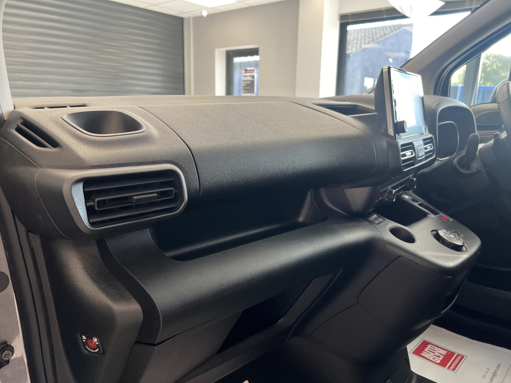 Vauxhall Combo Life *THIS IS THE ONLY PETROL AUTOMATIC 7 SEATER AVAILABLE IN THE UK ON A 2023* 1.2 130 BHP Turbo SE XL MPV 5dr Petrol Auto Euro 6 (s/s) (7 Seat) 