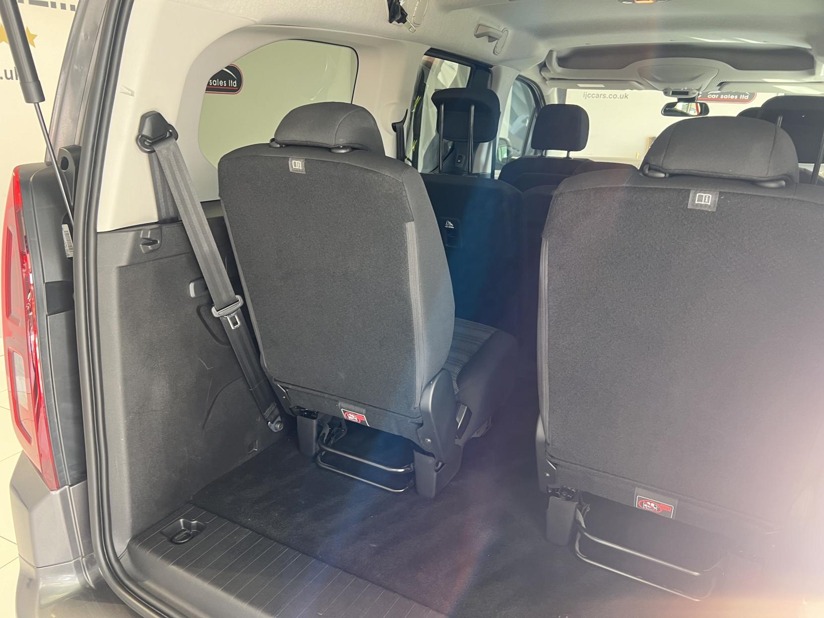 Vauxhall Combo Life *THIS IS THE ONLY PETROL AUTOMATIC 7 SEATER AVAILABLE IN THE UK ON A 2023* 1.2 130 BHP Turbo SE XL MPV 5dr Petrol Auto Euro 6 (s/s) (7 Seat) 