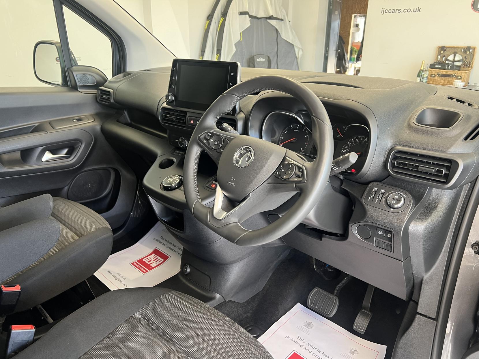 Vauxhall Combo Life *THIS IS THE ONLY PETROL AUTOMATIC 7 SEATER AVAILABLE IN THE UK ON A 2023* 1.2 130 BHP Turbo SE XL MPV 5dr Petrol Auto Euro 6 (s/s) (7 Seat) 