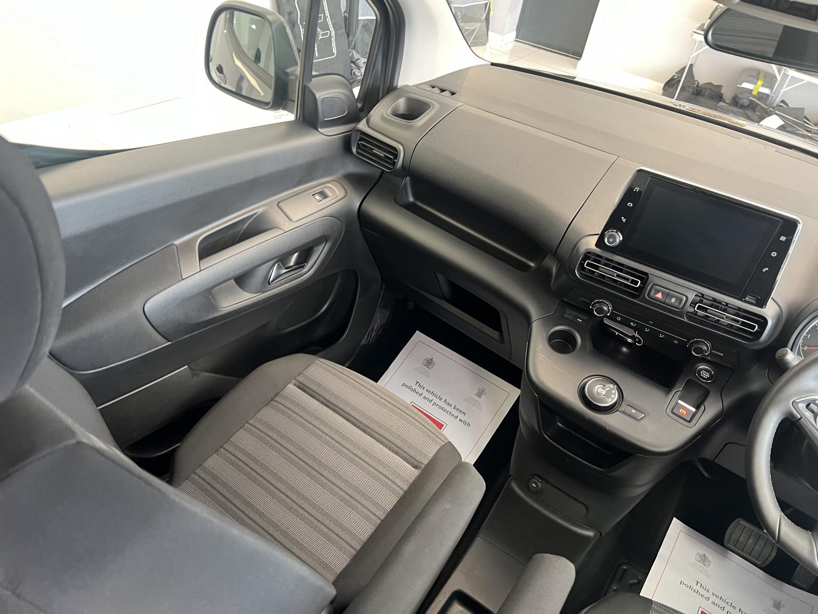 Vauxhall Combo Life *THIS IS THE ONLY PETROL AUTOMATIC 7 SEATER AVAILABLE IN THE UK ON A 2023* 1.2 130 BHP Turbo SE XL MPV 5dr Petrol Auto Euro 6 (s/s) (7 Seat) 