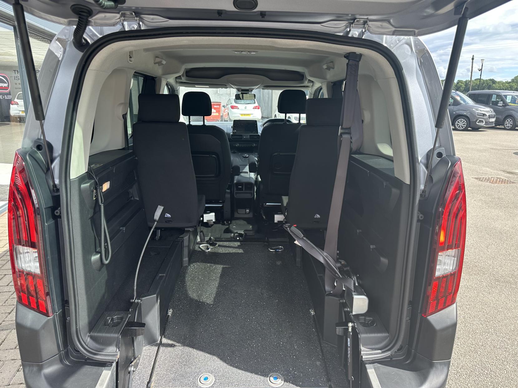 Peugeot Rifter WHEELCHAIR ADAPTED AUTOMATIC! CARRIES 5 IN TOTAL WITH A WINCH