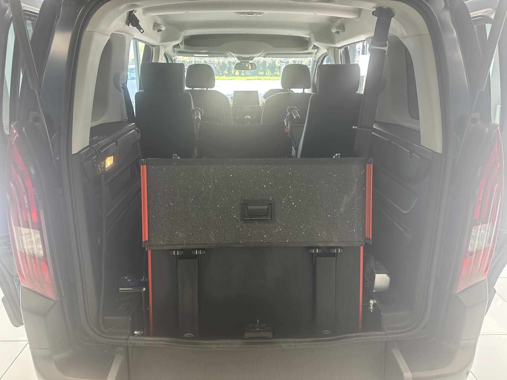 Peugeot Rifter 1.5 allure  APPLE CAR PLAY, SAT NAV