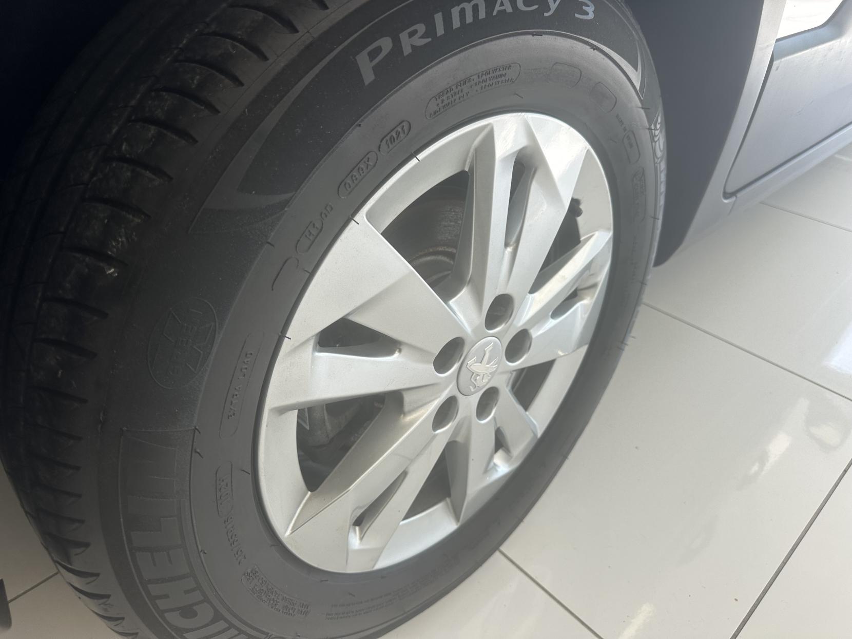 Peugeot Rifter 1.5 allure  APPLE CAR PLAY, SAT NAV