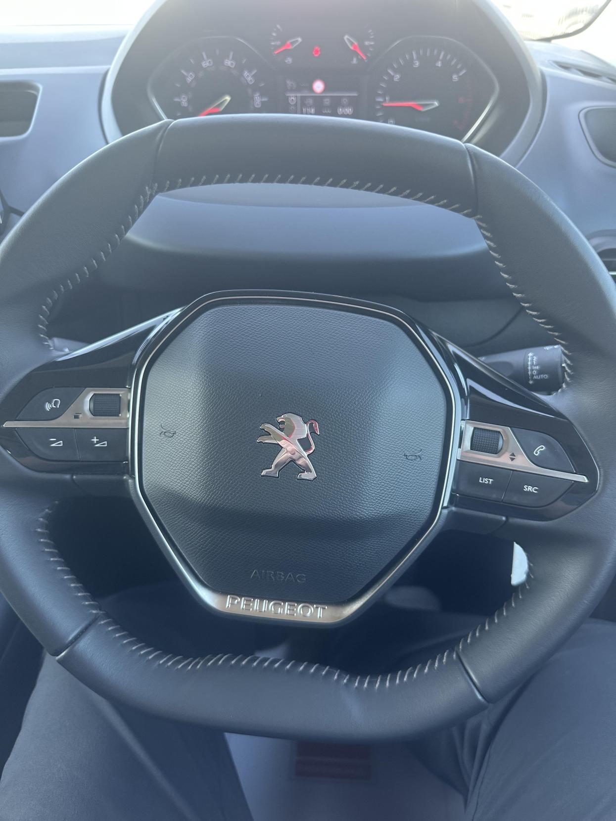 Peugeot Rifter 1.5 allure  APPLE CAR PLAY, SAT NAV